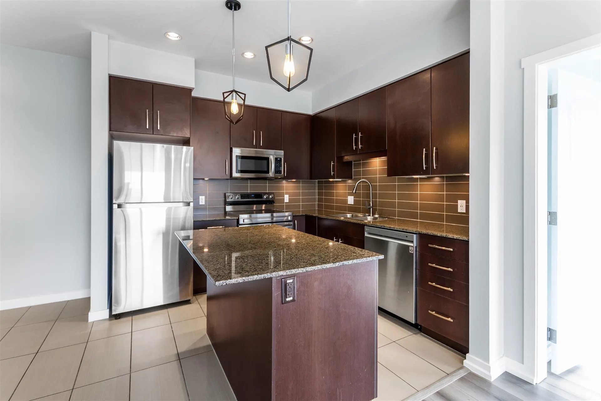 22290 North Avenue #406
