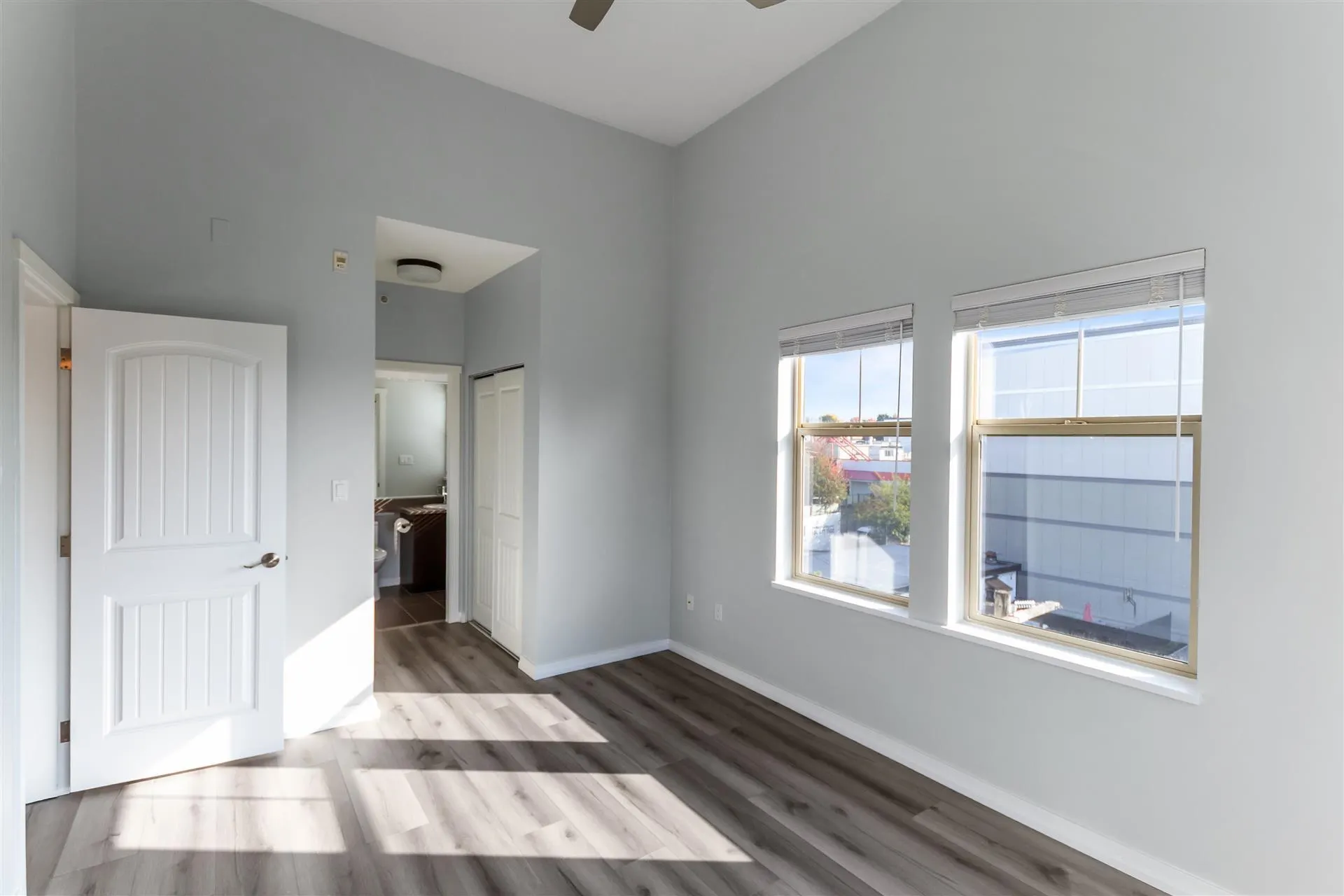 22290 North Avenue #406