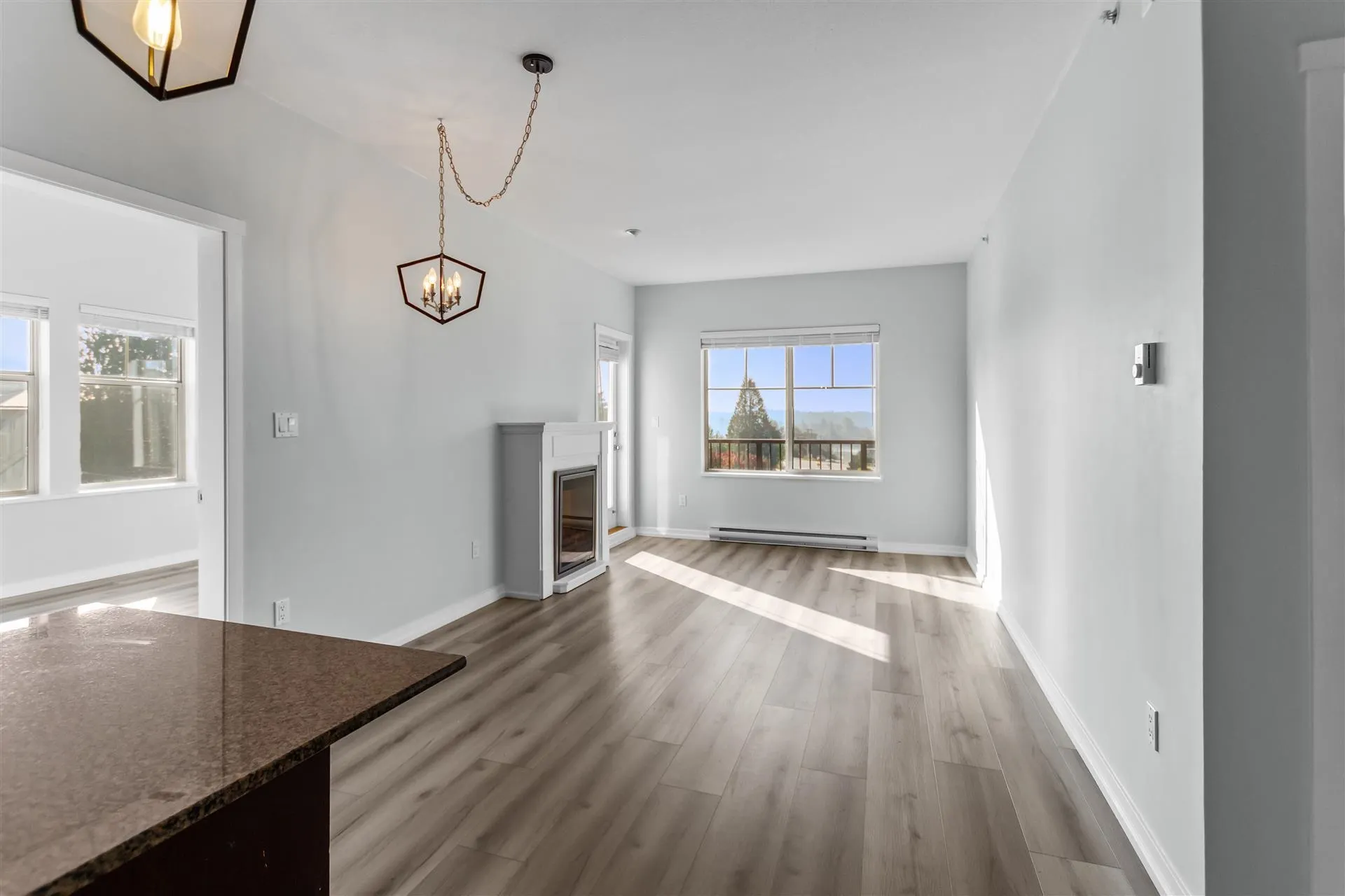 22290 North Avenue #406