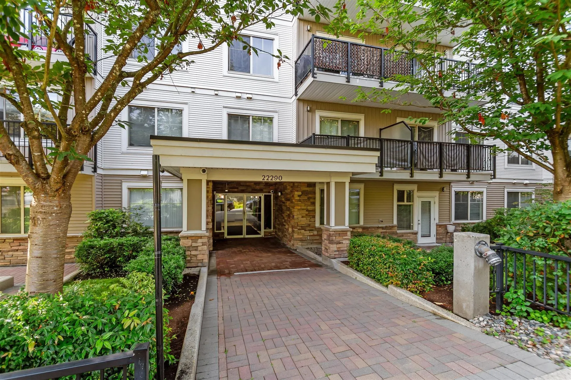 22290 North Avenue #406