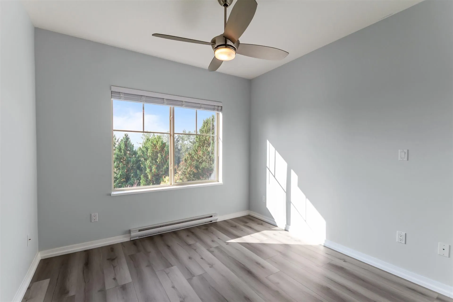 22290 North Avenue #406