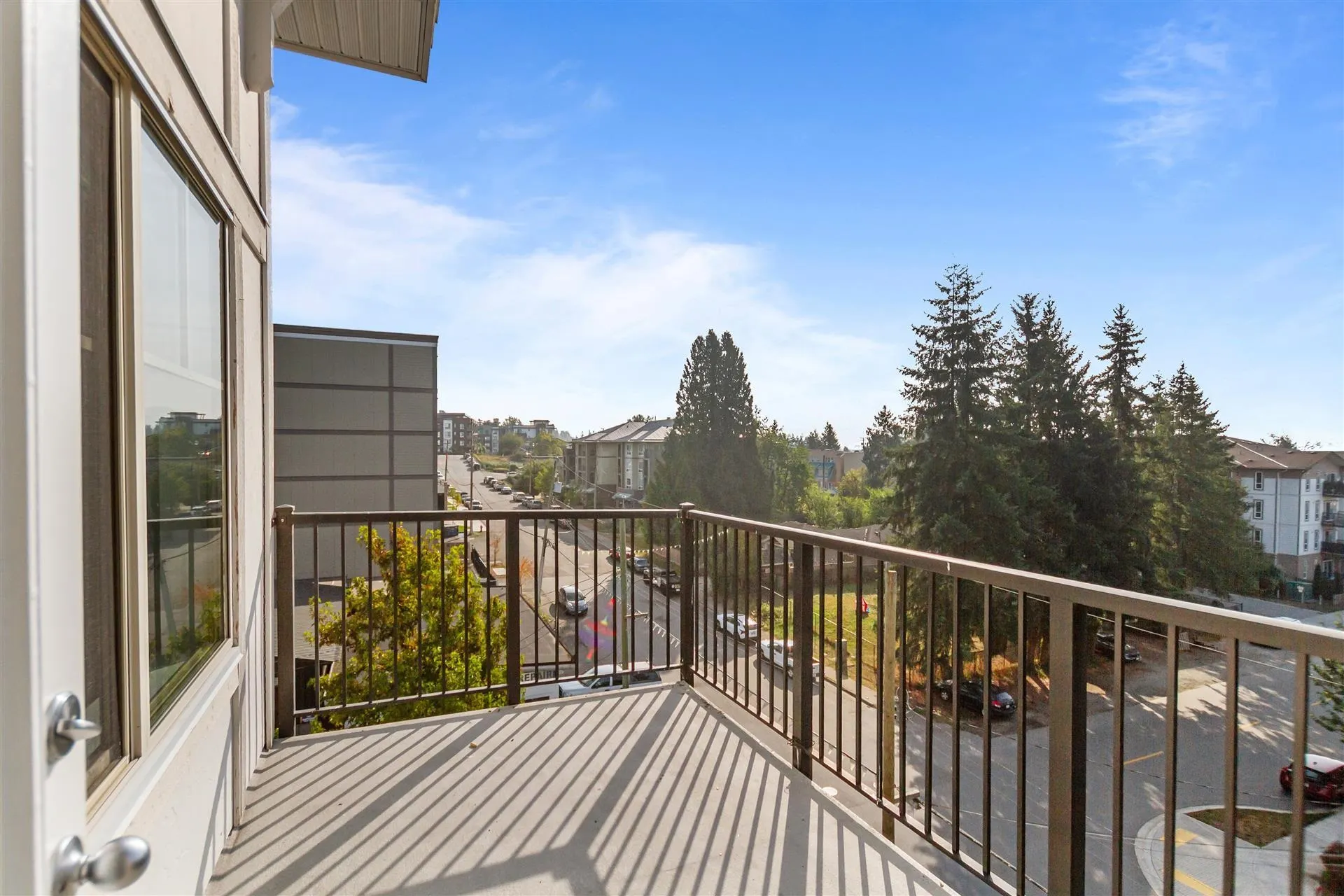 22290 North Avenue #406