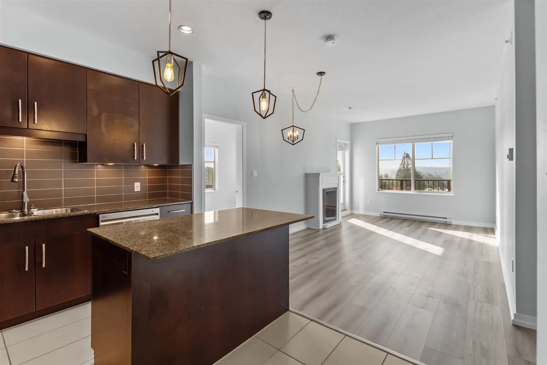 22290 North Avenue #406