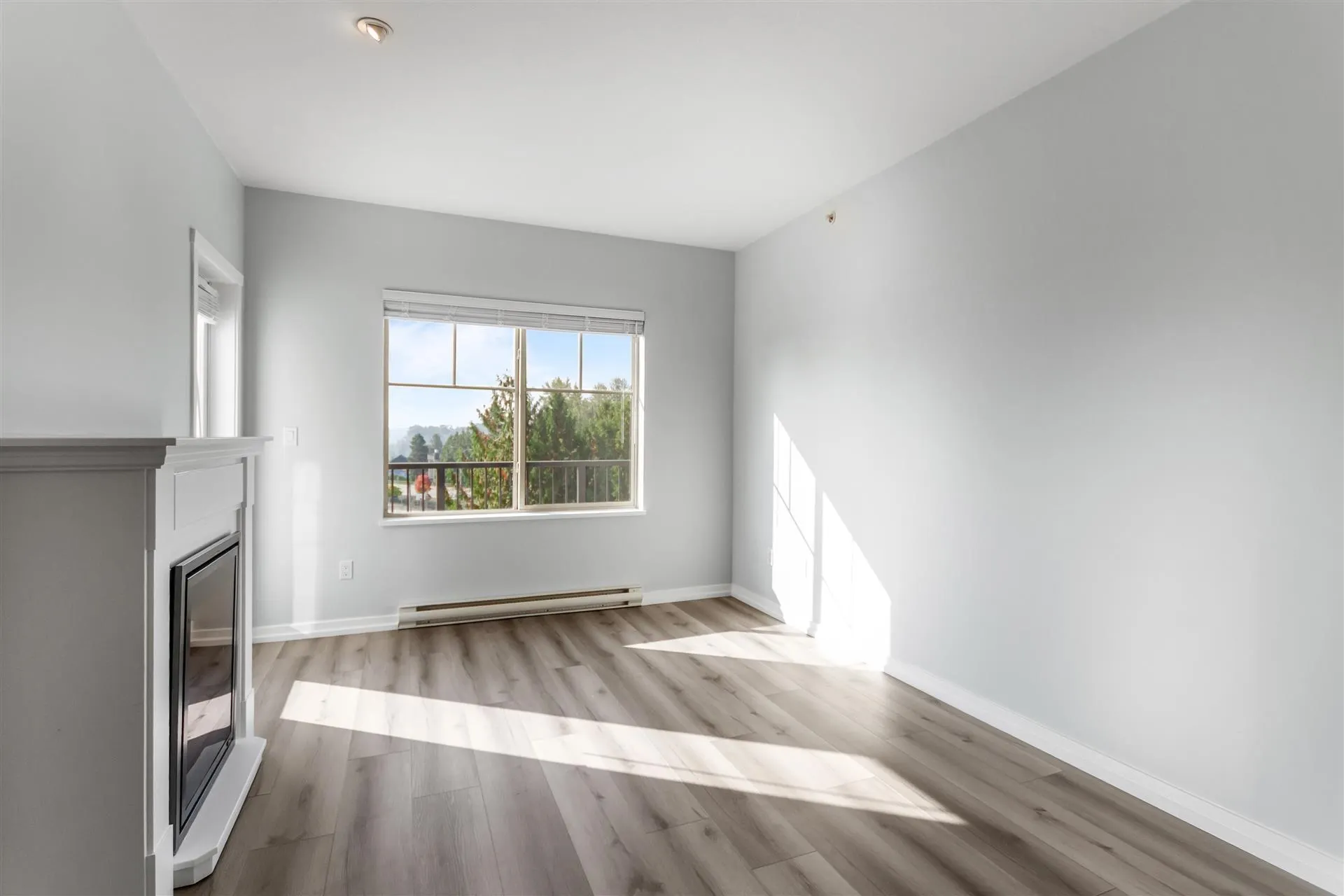 22290 North Avenue #406