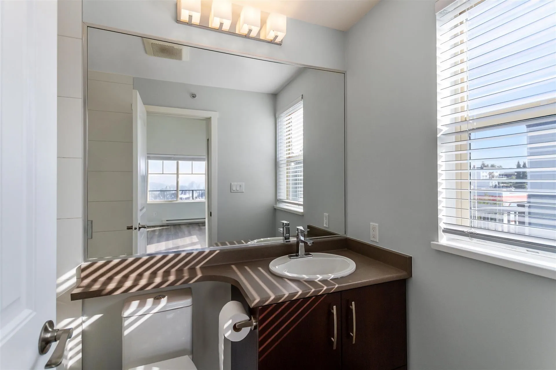 22290 North Avenue #406
