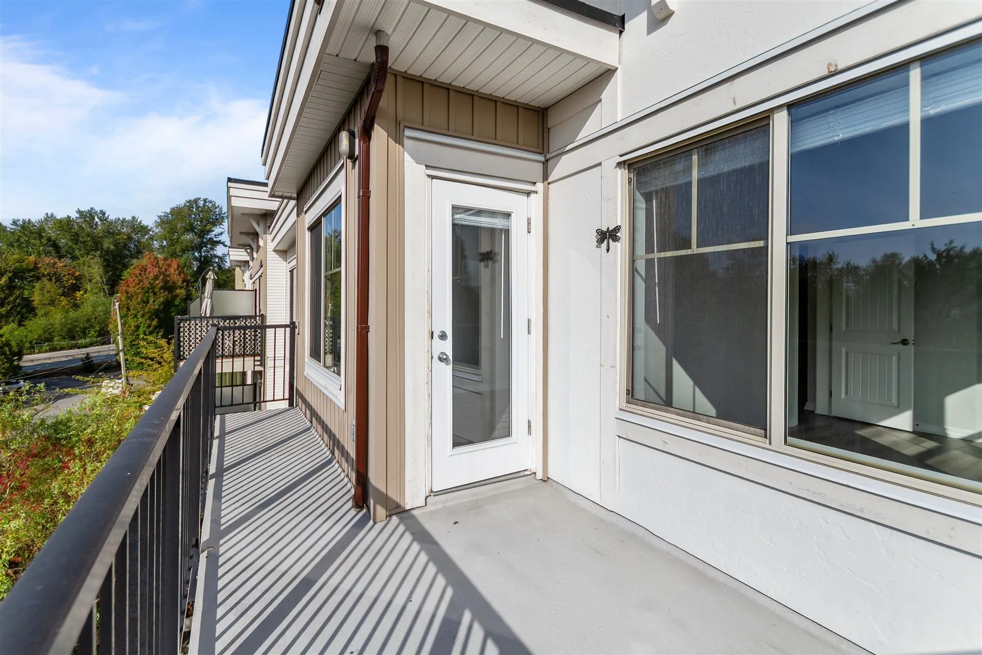22290 North Avenue #406