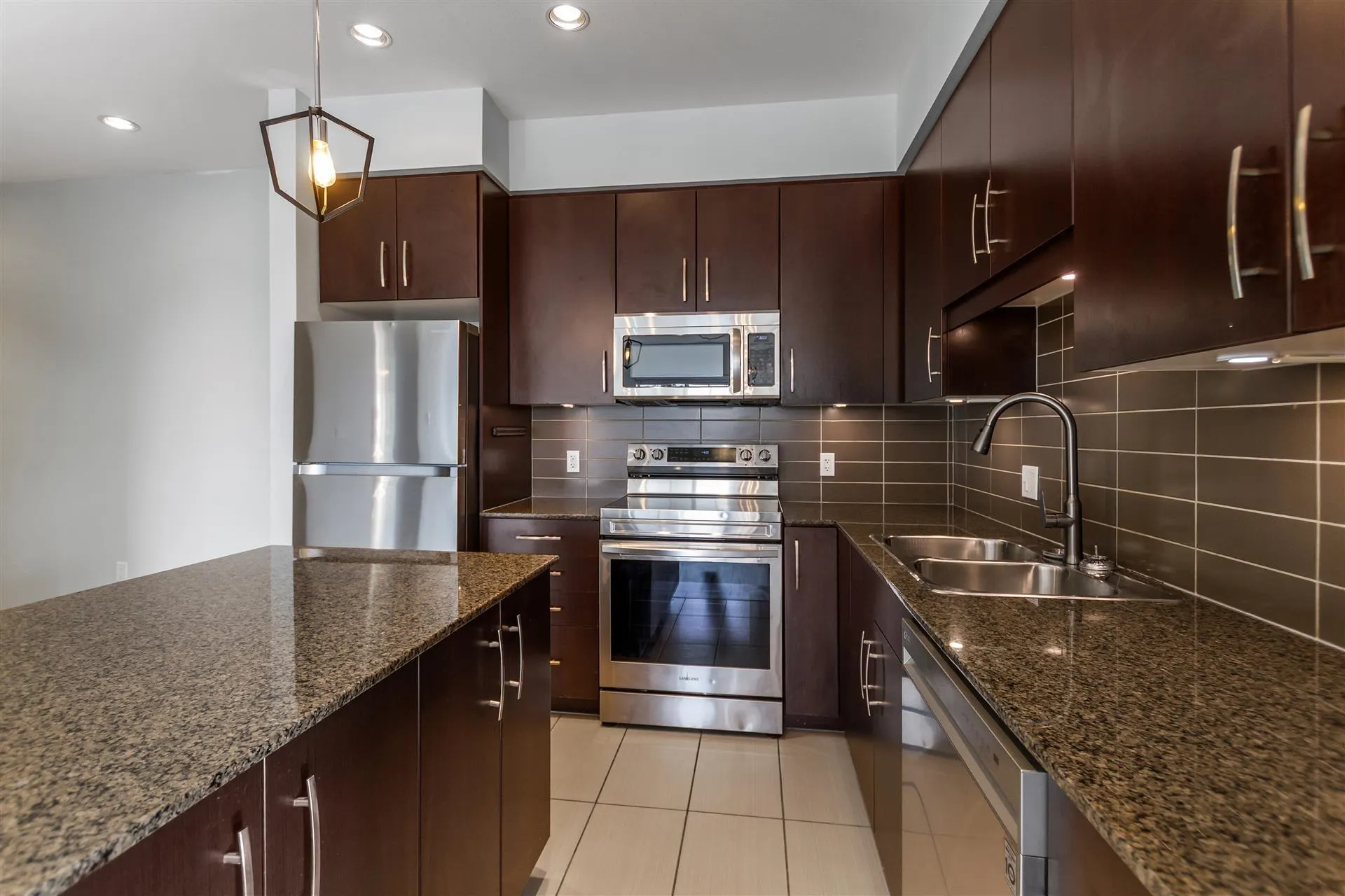 22290 North Avenue #406