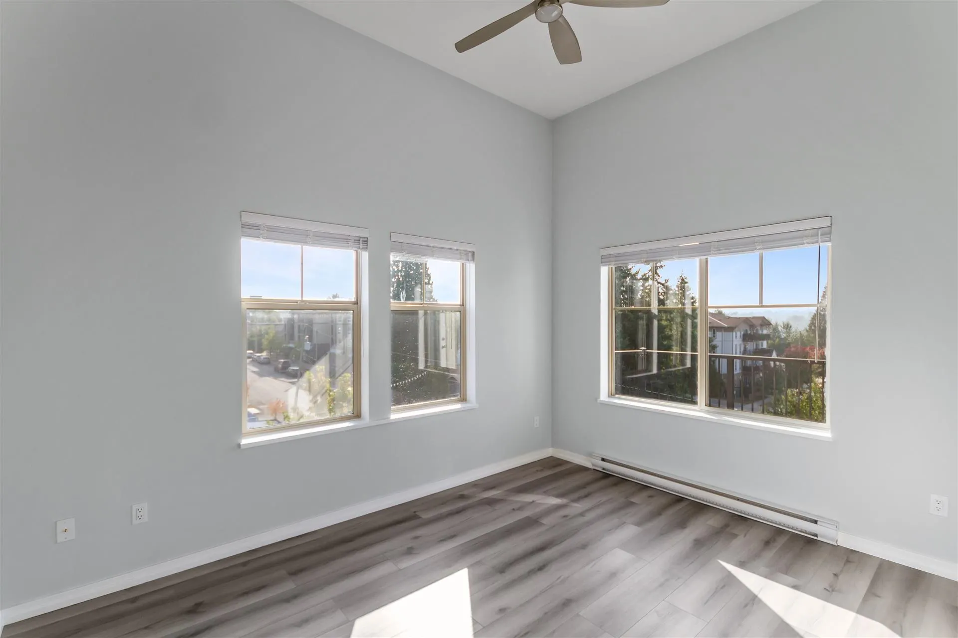 22290 North Avenue #406