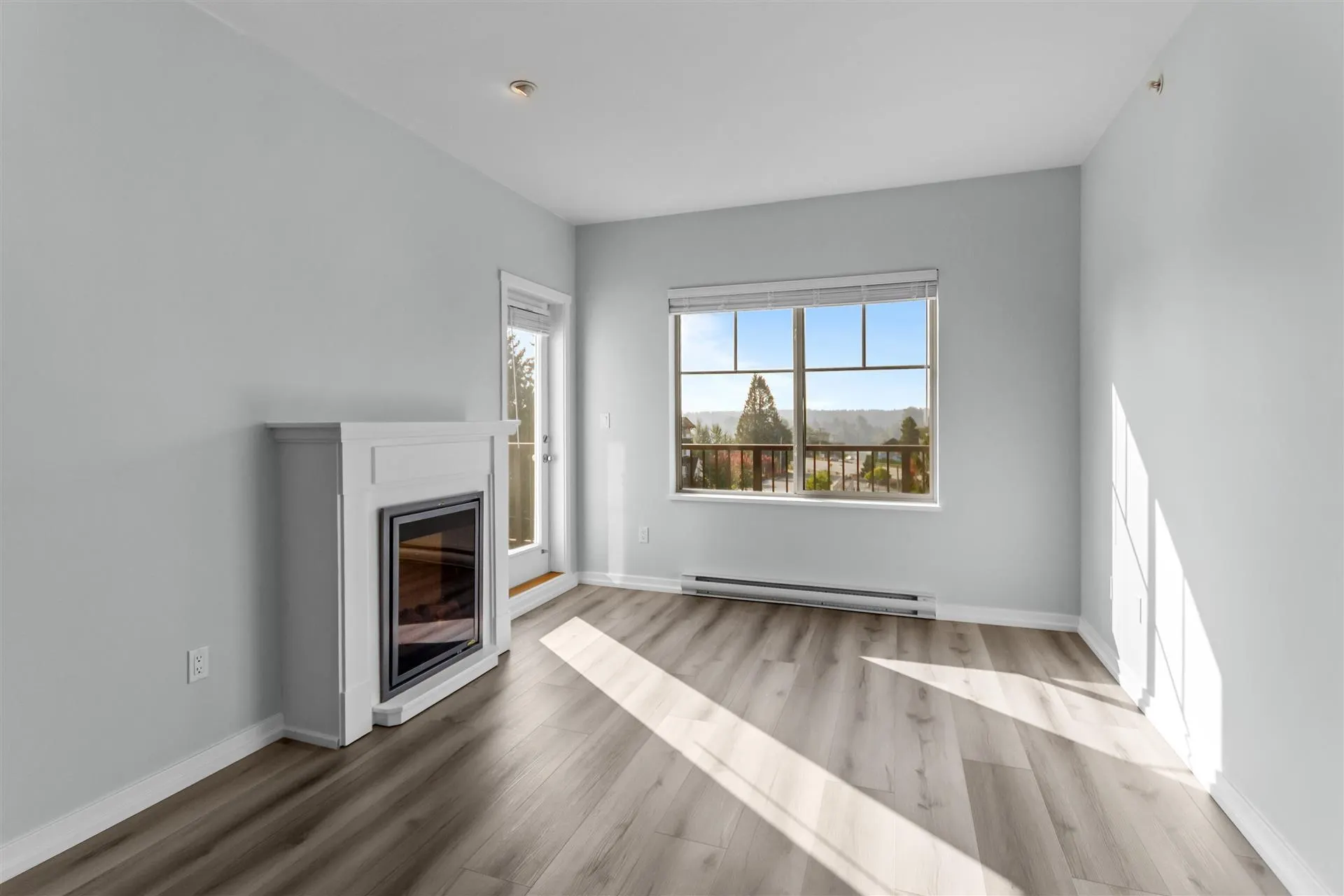 22290 North Avenue #406
