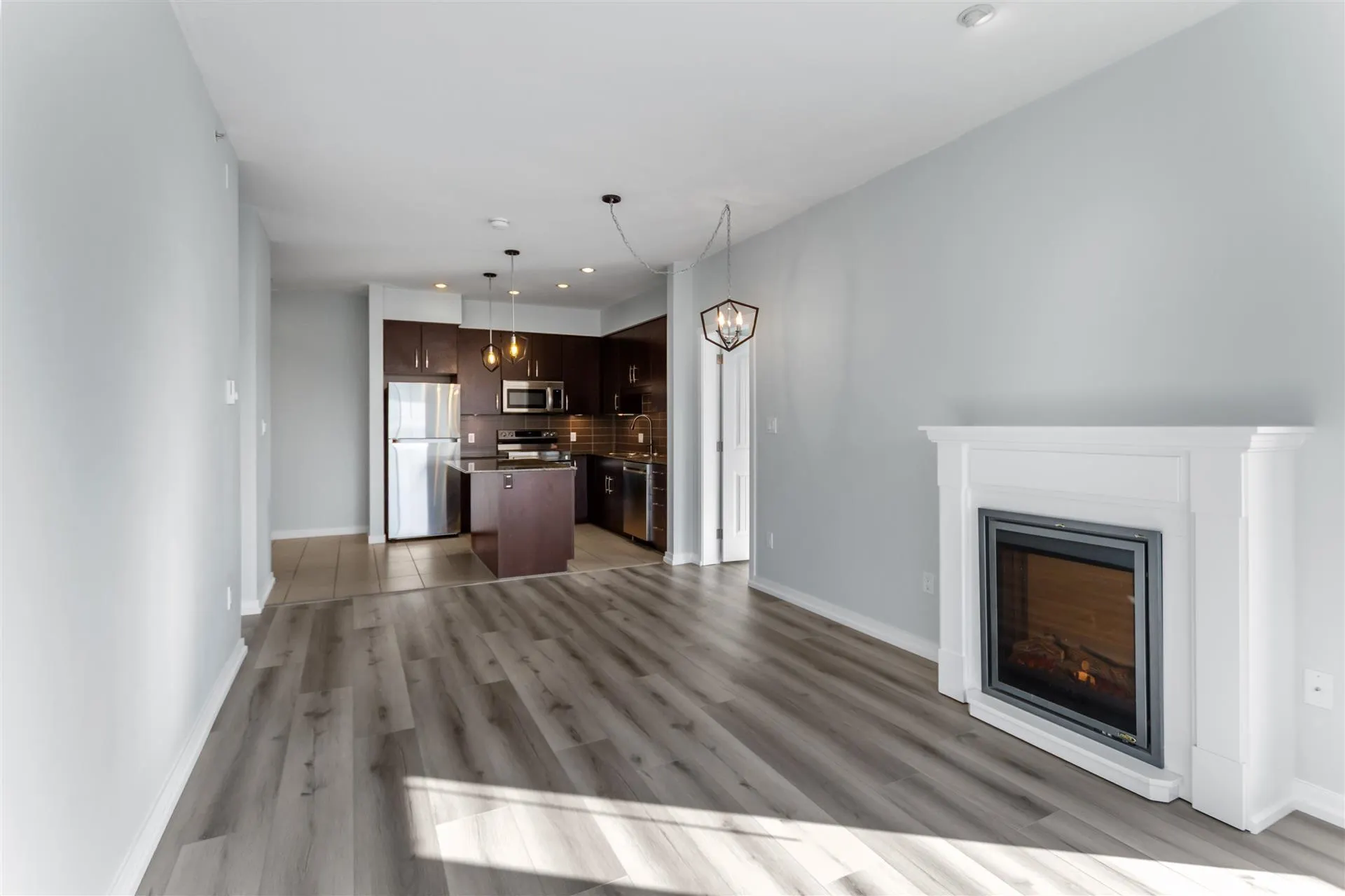 22290 North Avenue #406