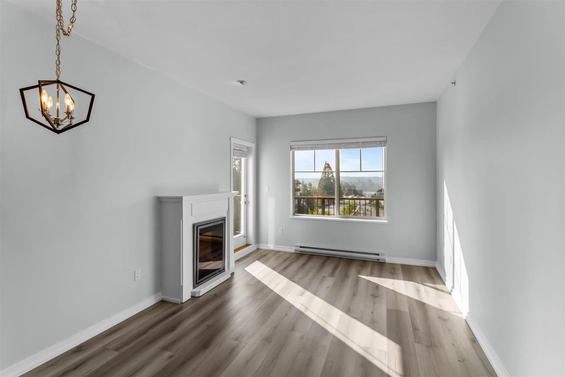 22290 North Avenue #406