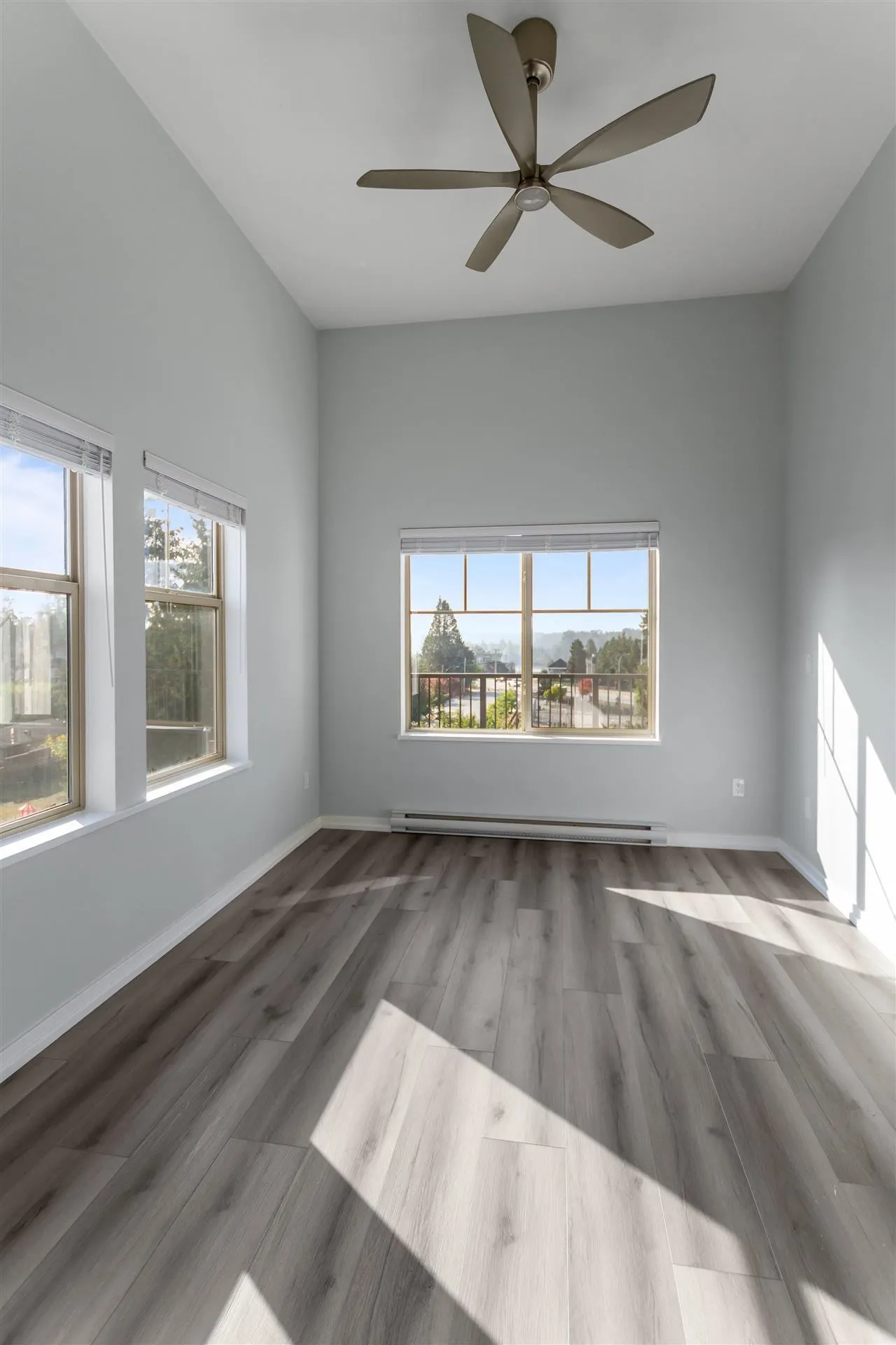 22290 North Avenue #406