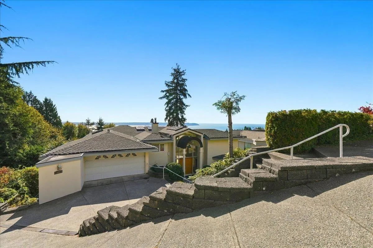 2790 Chelsea Close