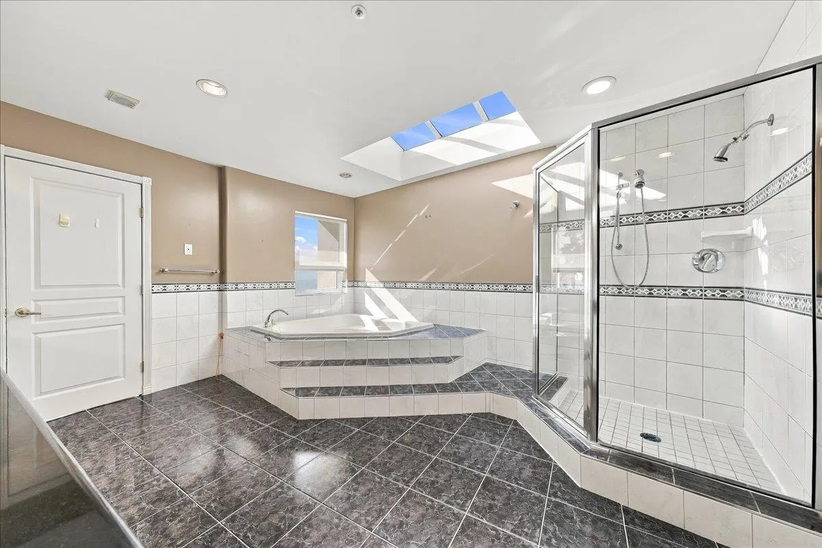 2790 Chelsea Close