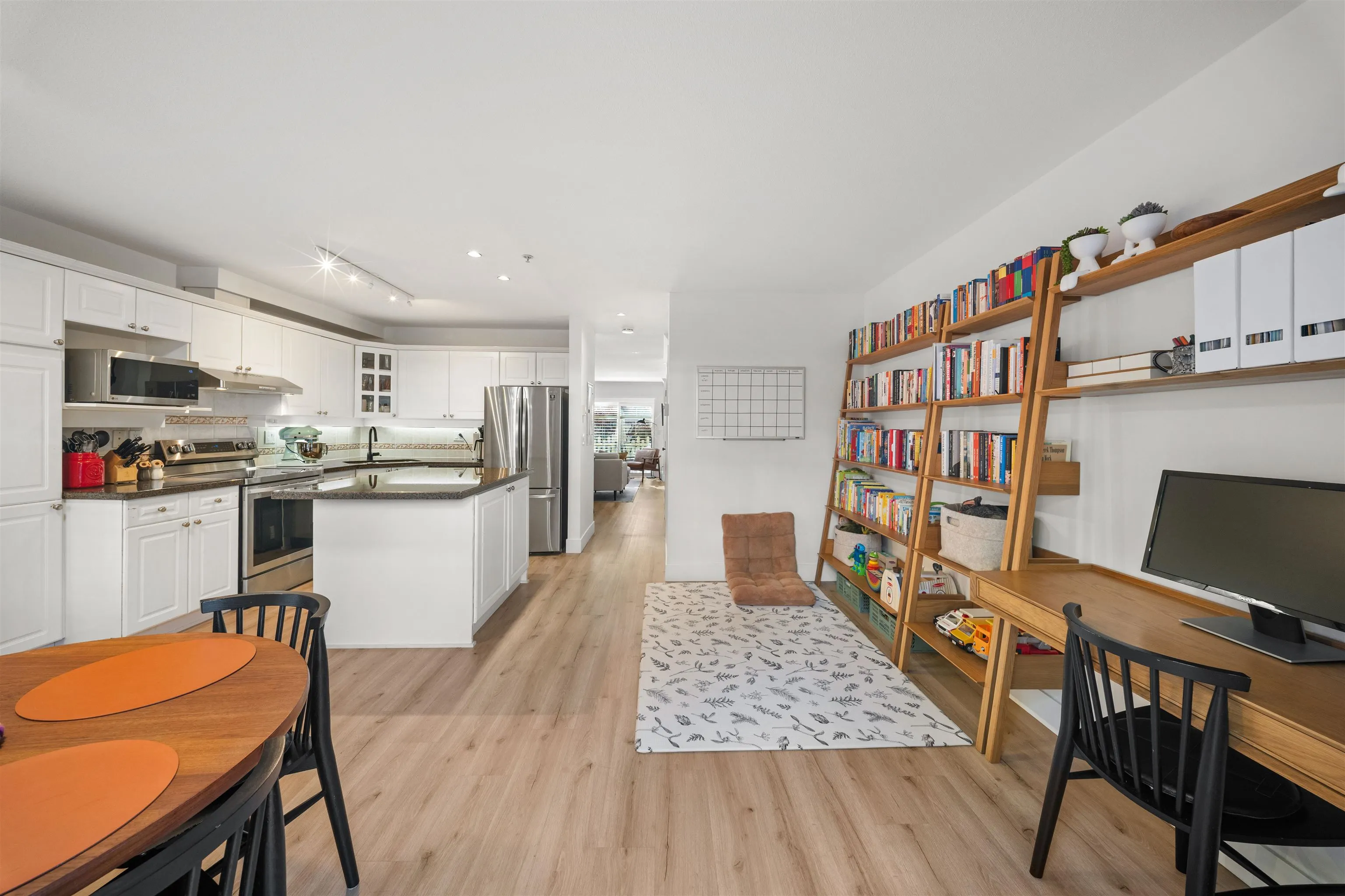 222 E 5th Street #18