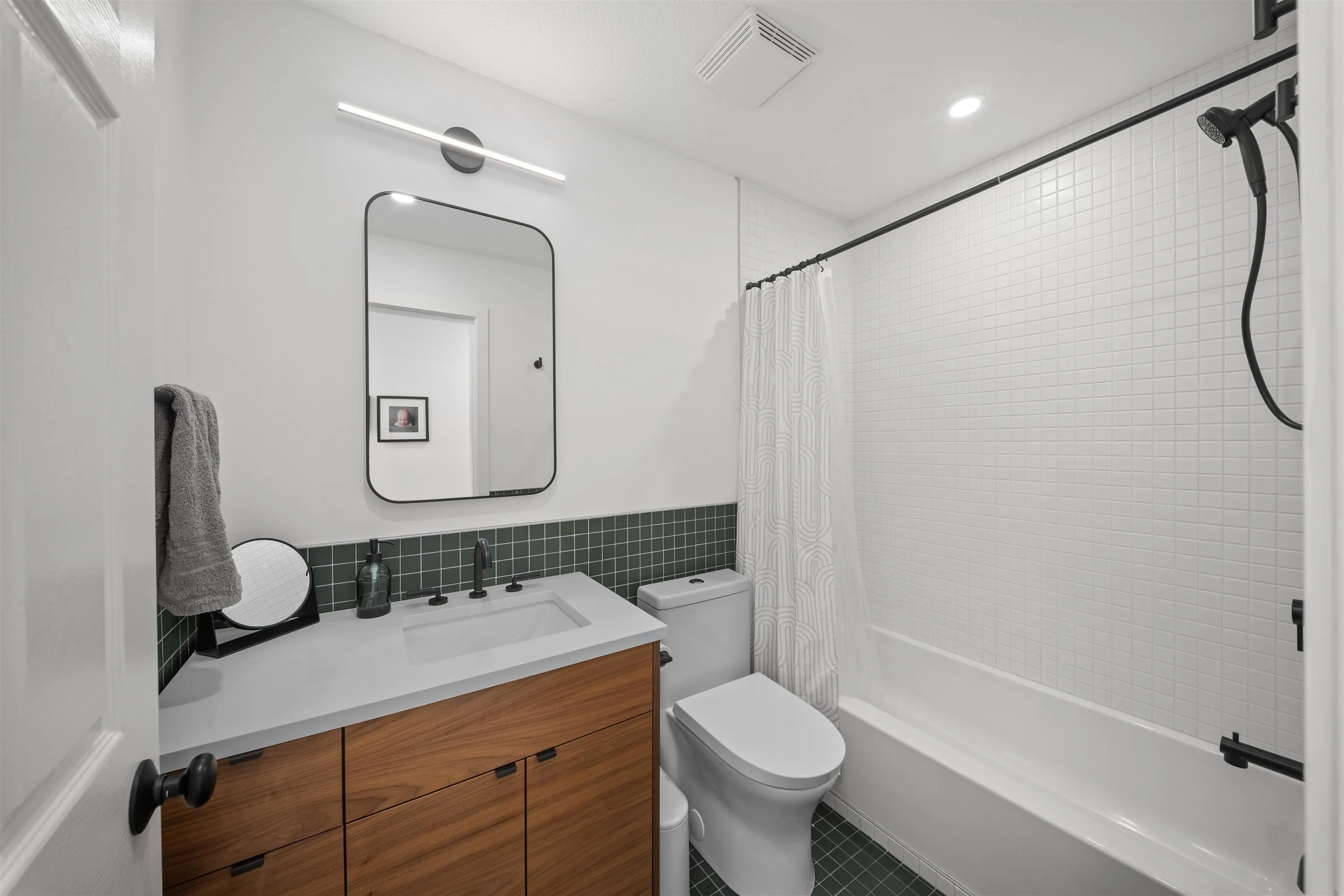 222 E 5th Street #18