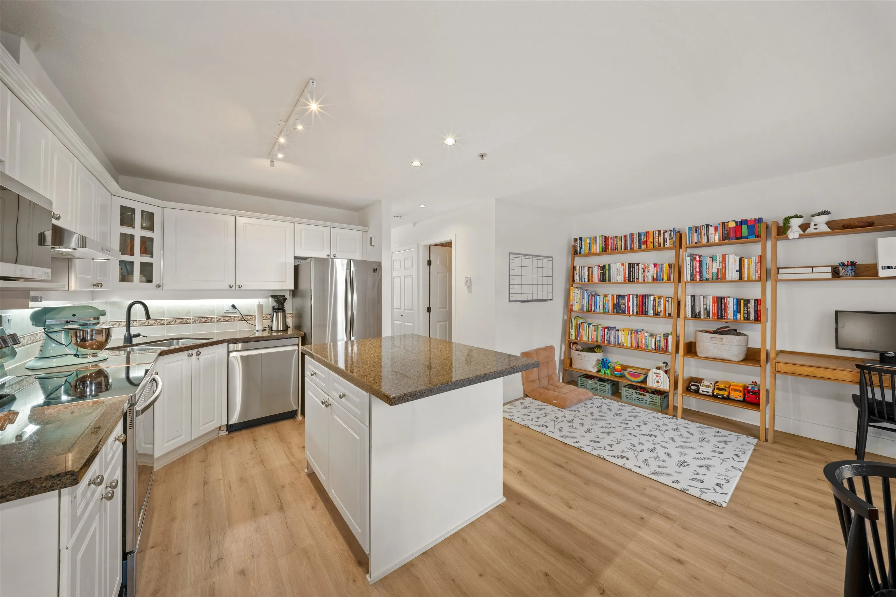 222 E 5th Street #18