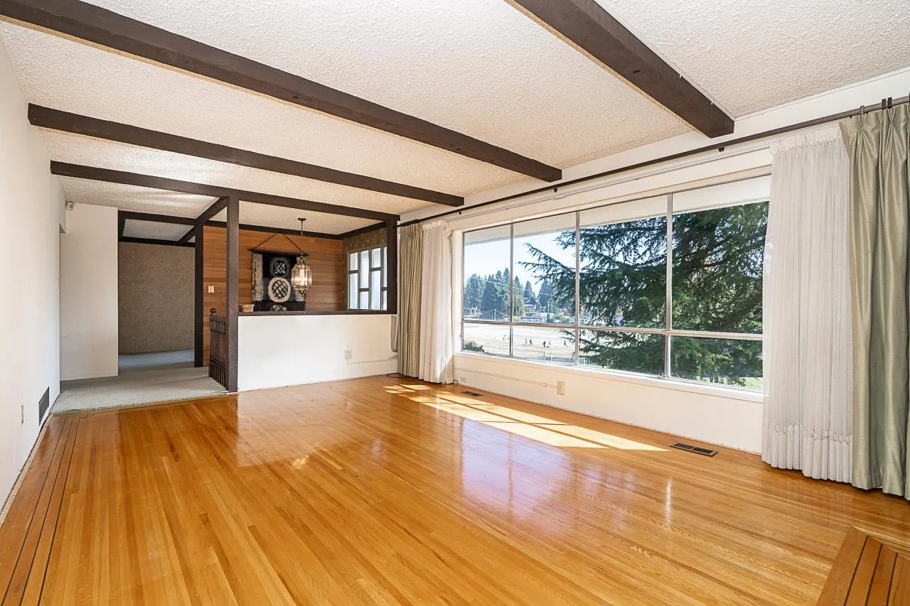 899 Glencoe Drive