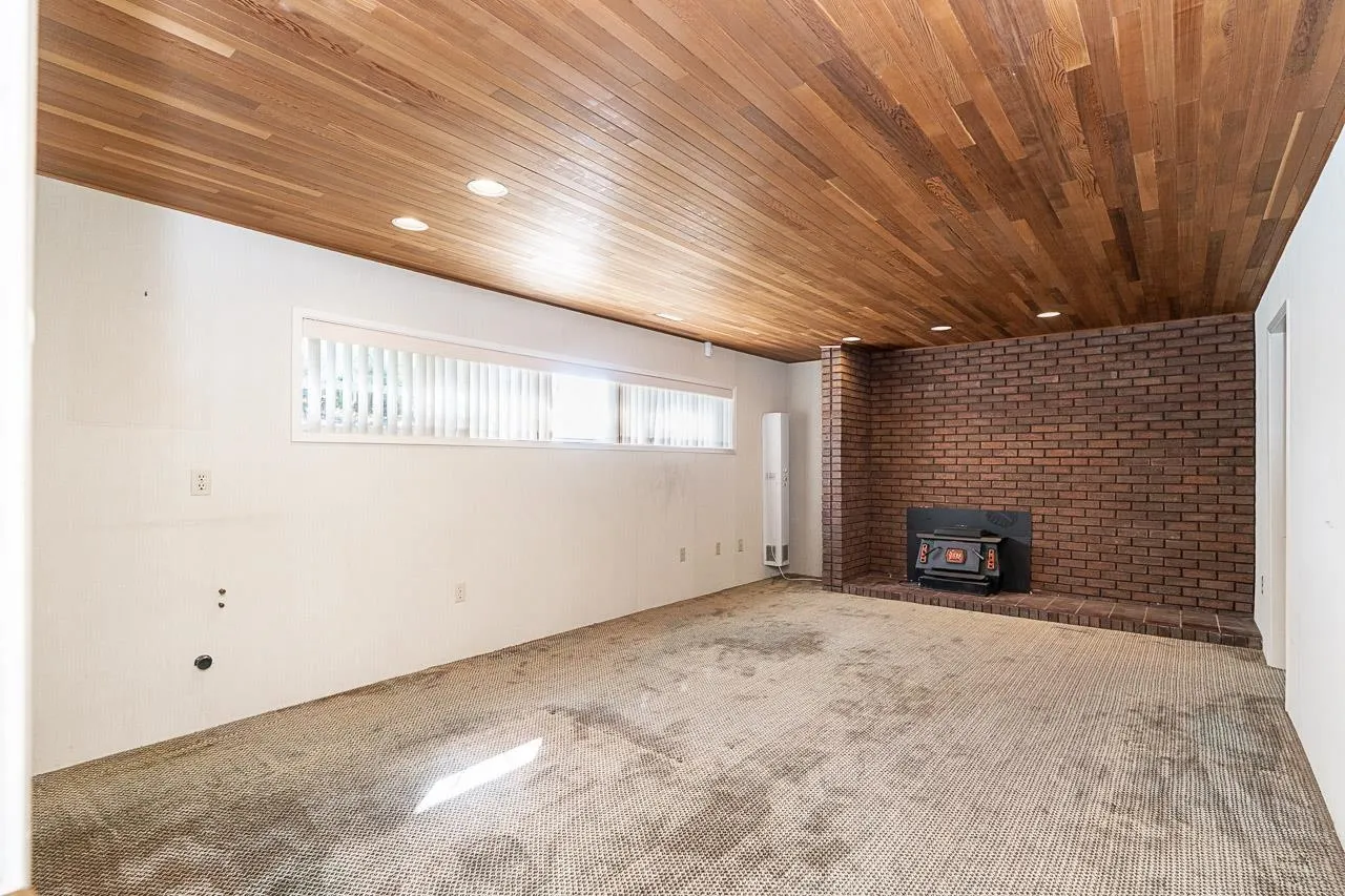 899 Glencoe Drive