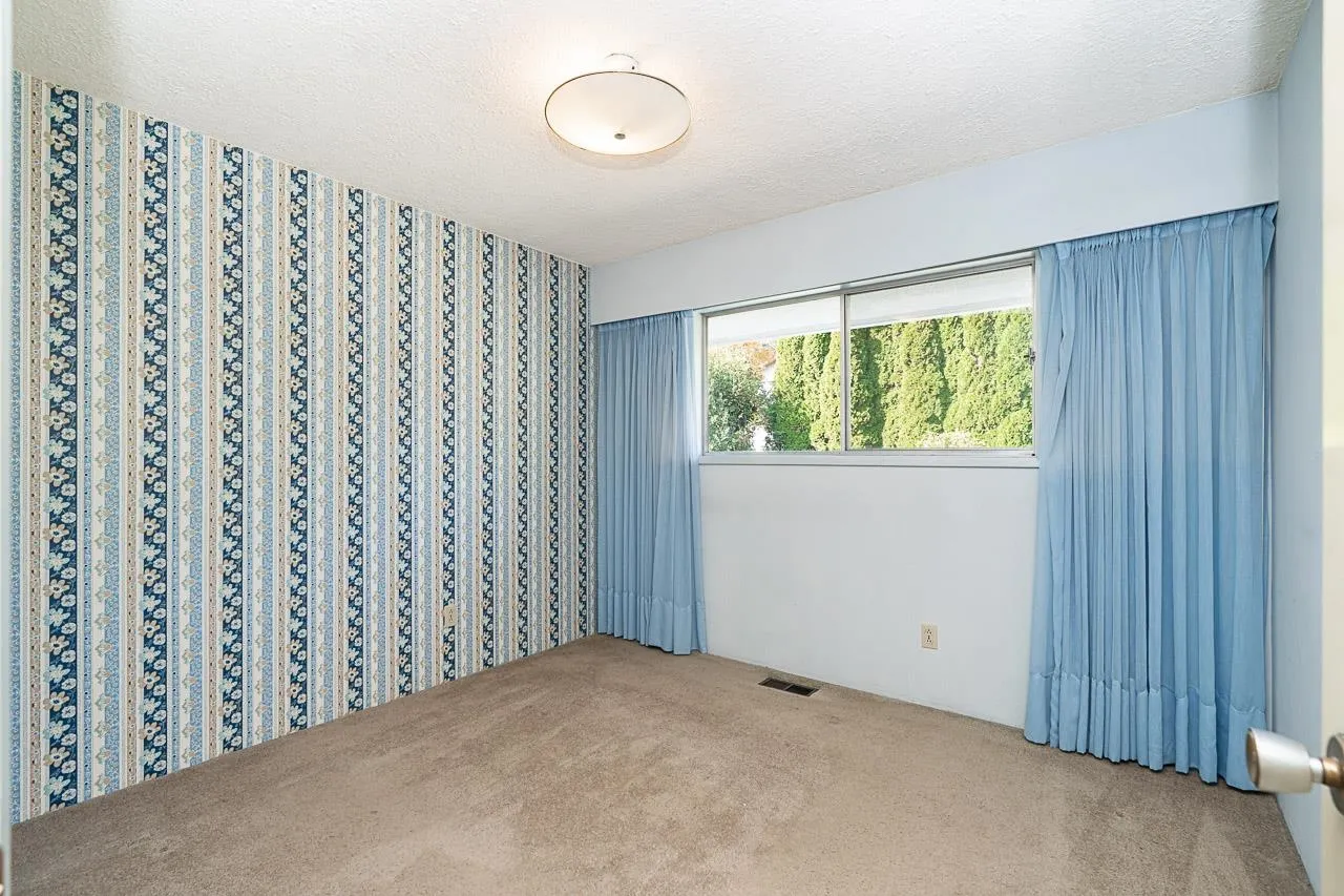 899 Glencoe Drive