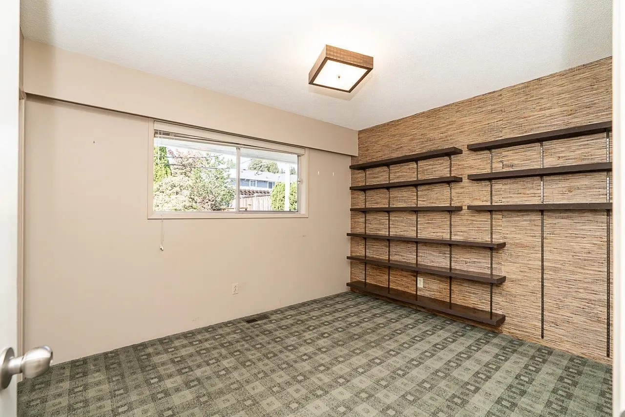 899 Glencoe Drive