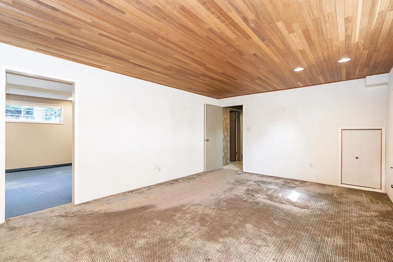 899 Glencoe Drive