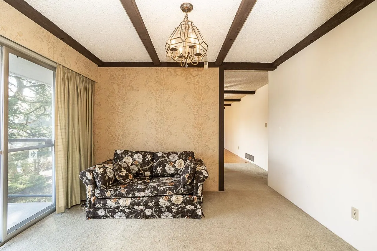 899 Glencoe Drive