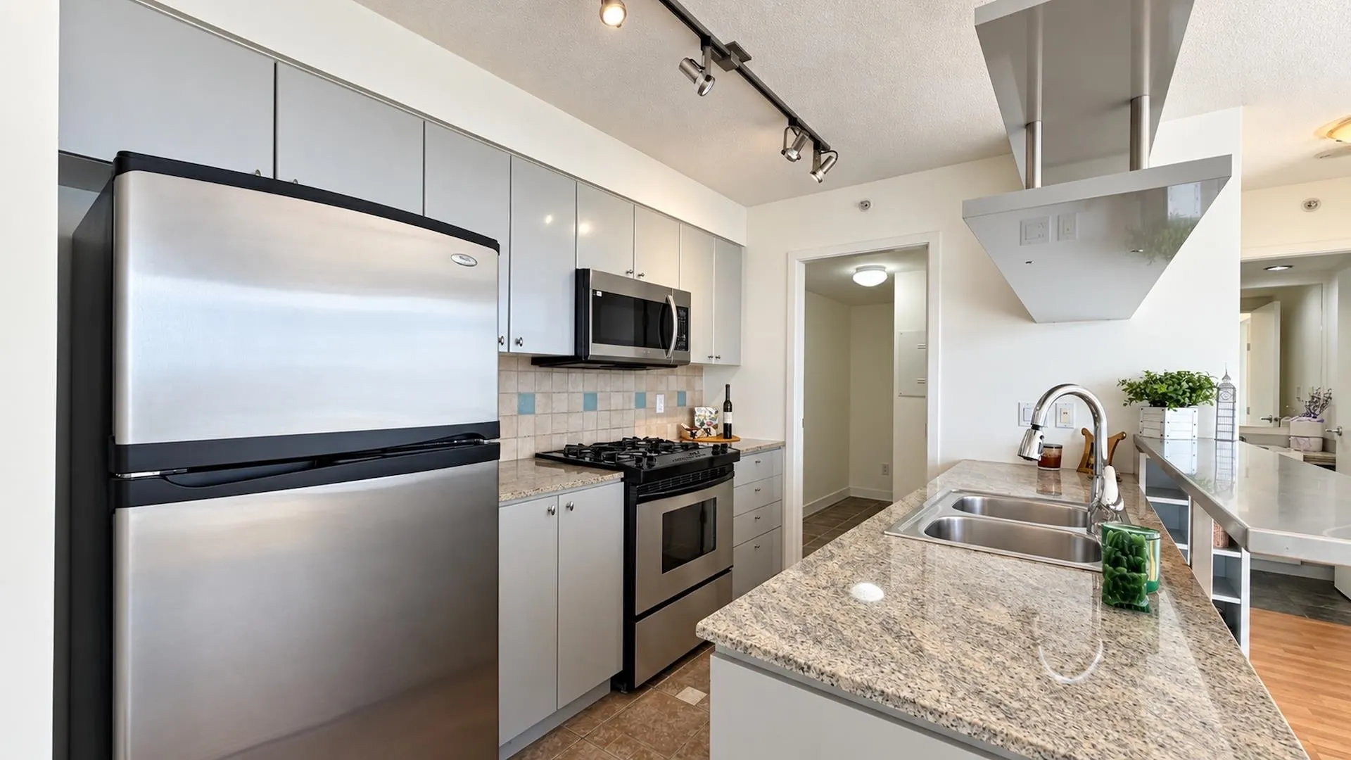 1495 Richards Street #2905