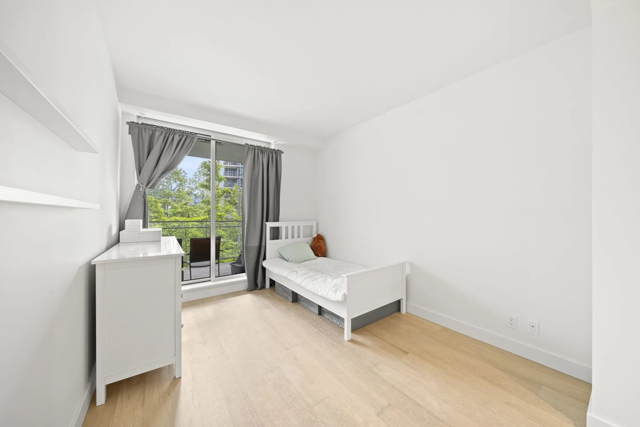1409 W Pender Street #201