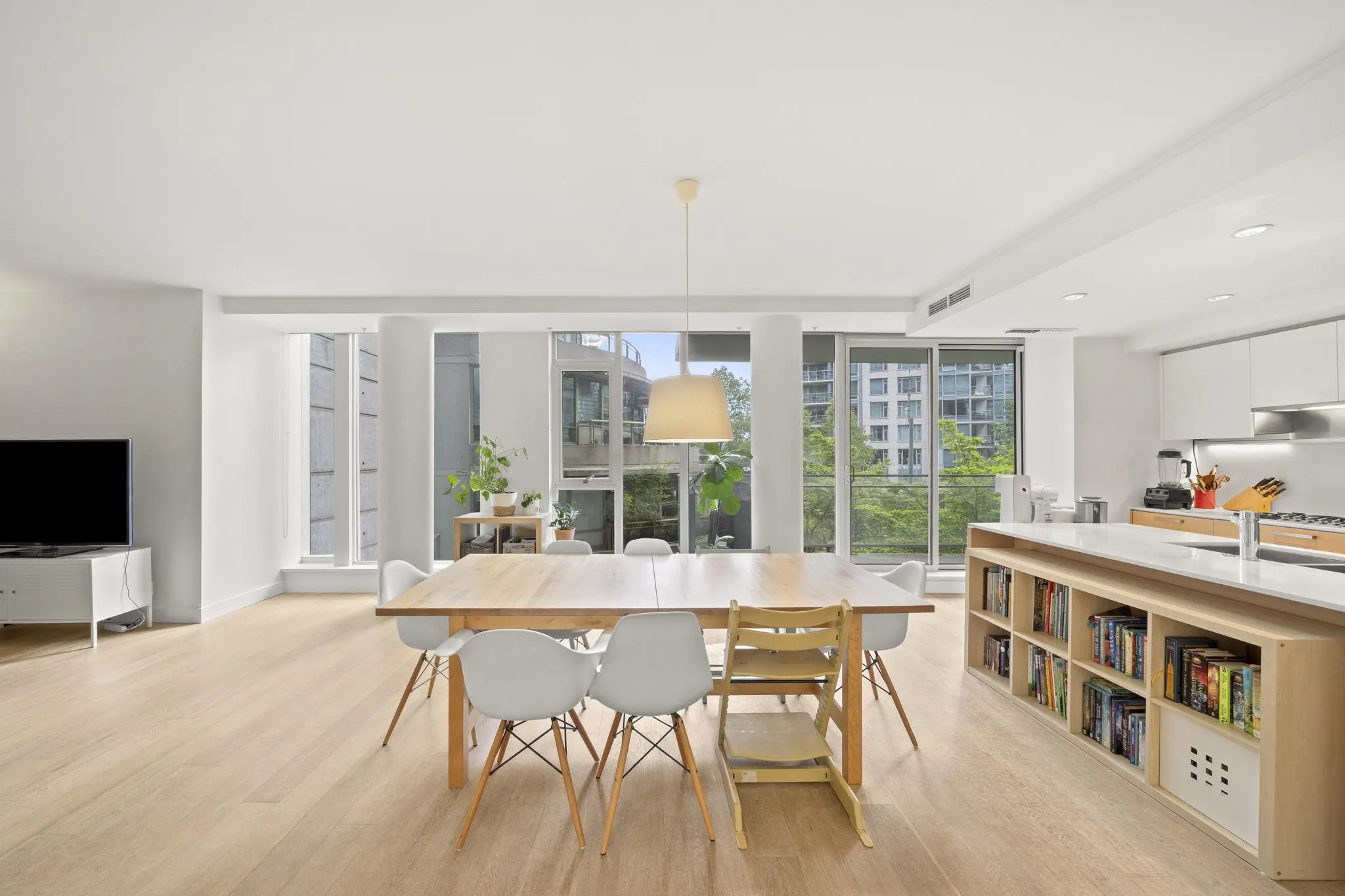 1409 W Pender Street #201