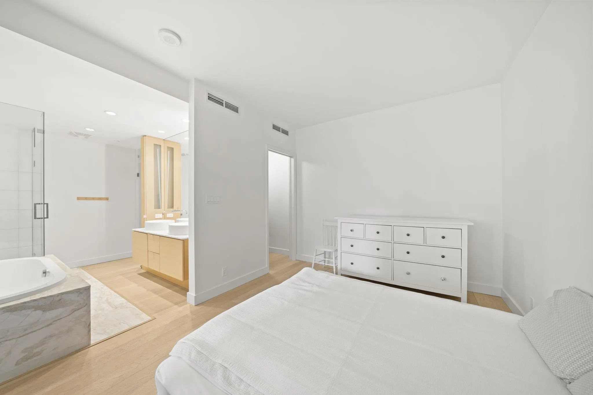 1409 W Pender Street #201