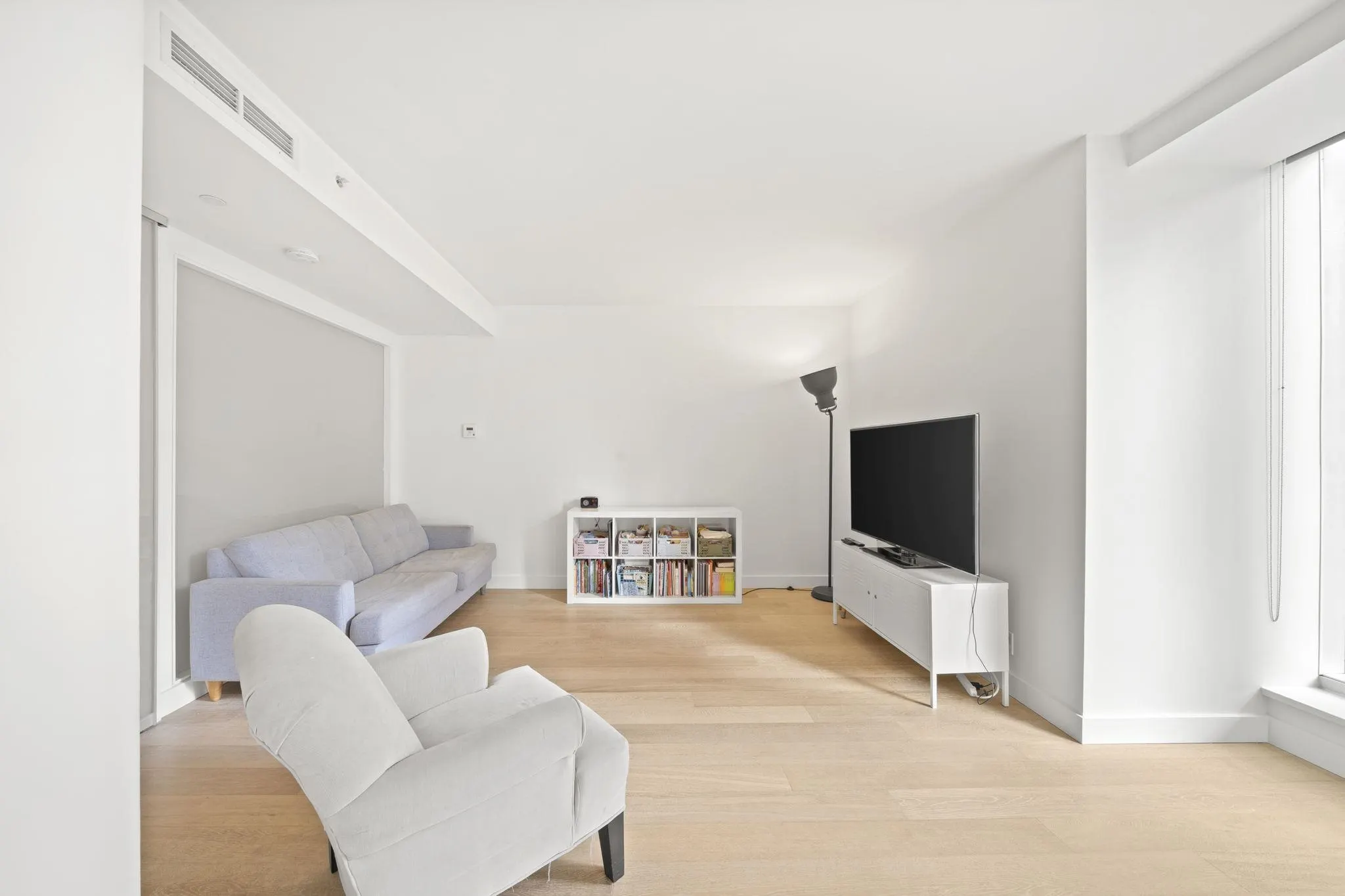 1409 W Pender Street #201
