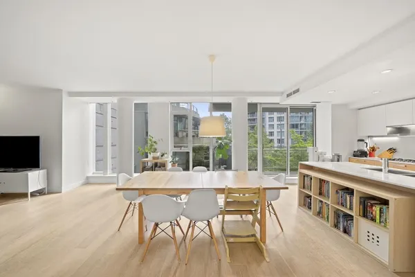 1409 W Pender Street #201