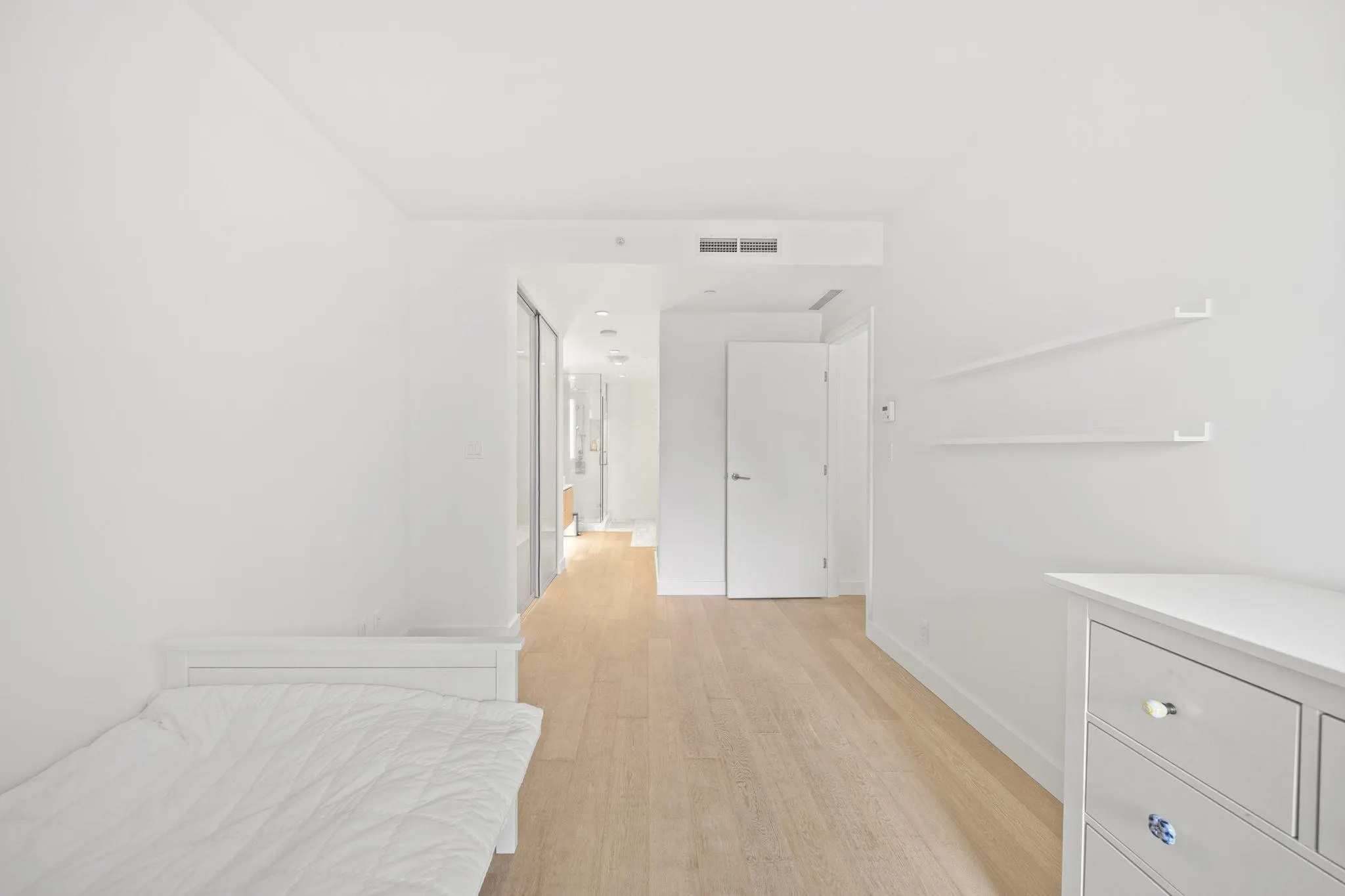 1409 W Pender Street #201