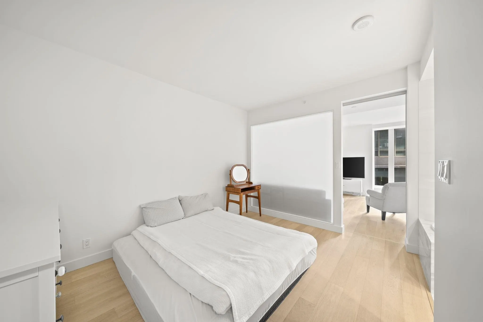 1409 W Pender Street #201