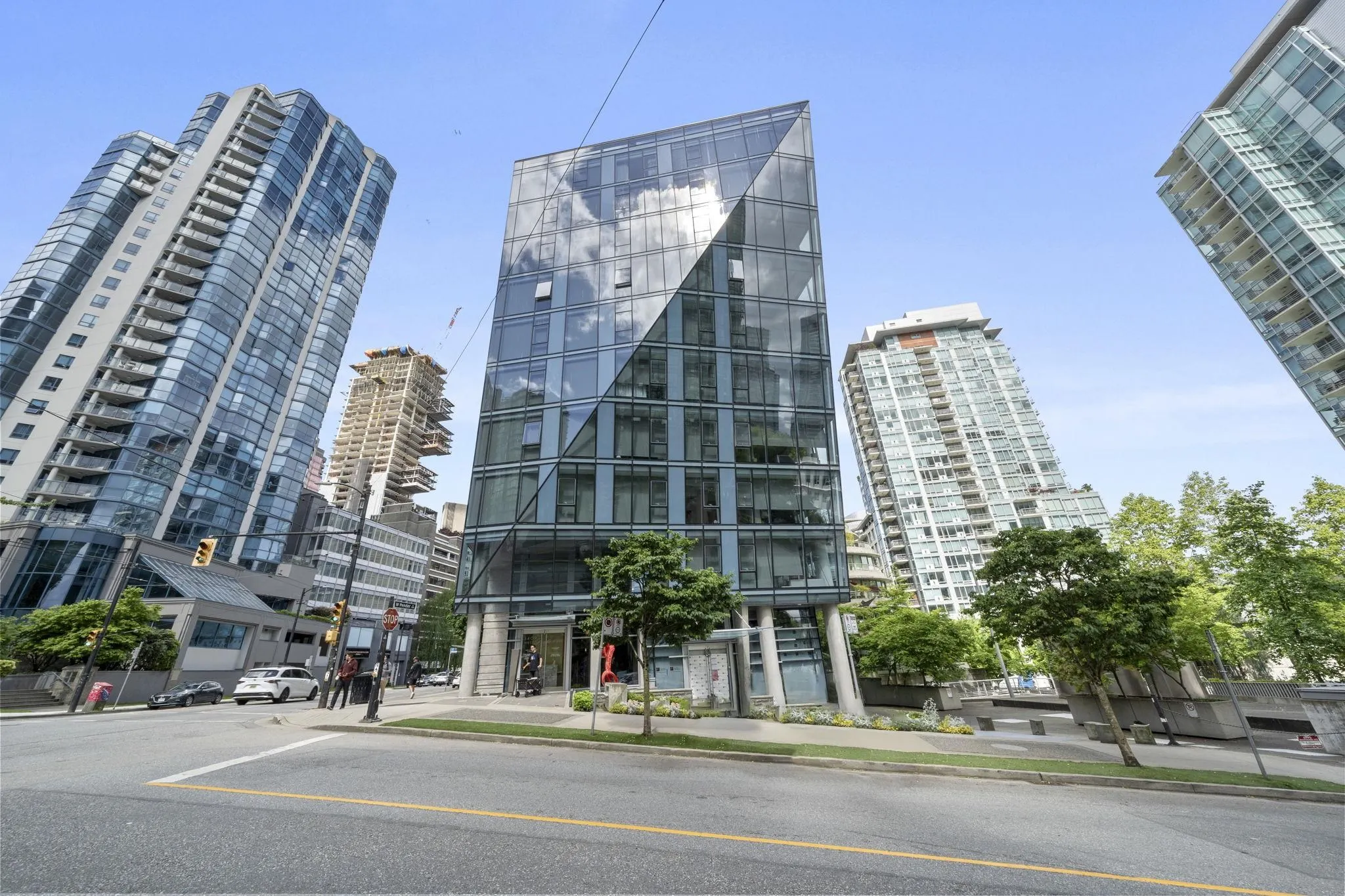 1409 W Pender Street #201