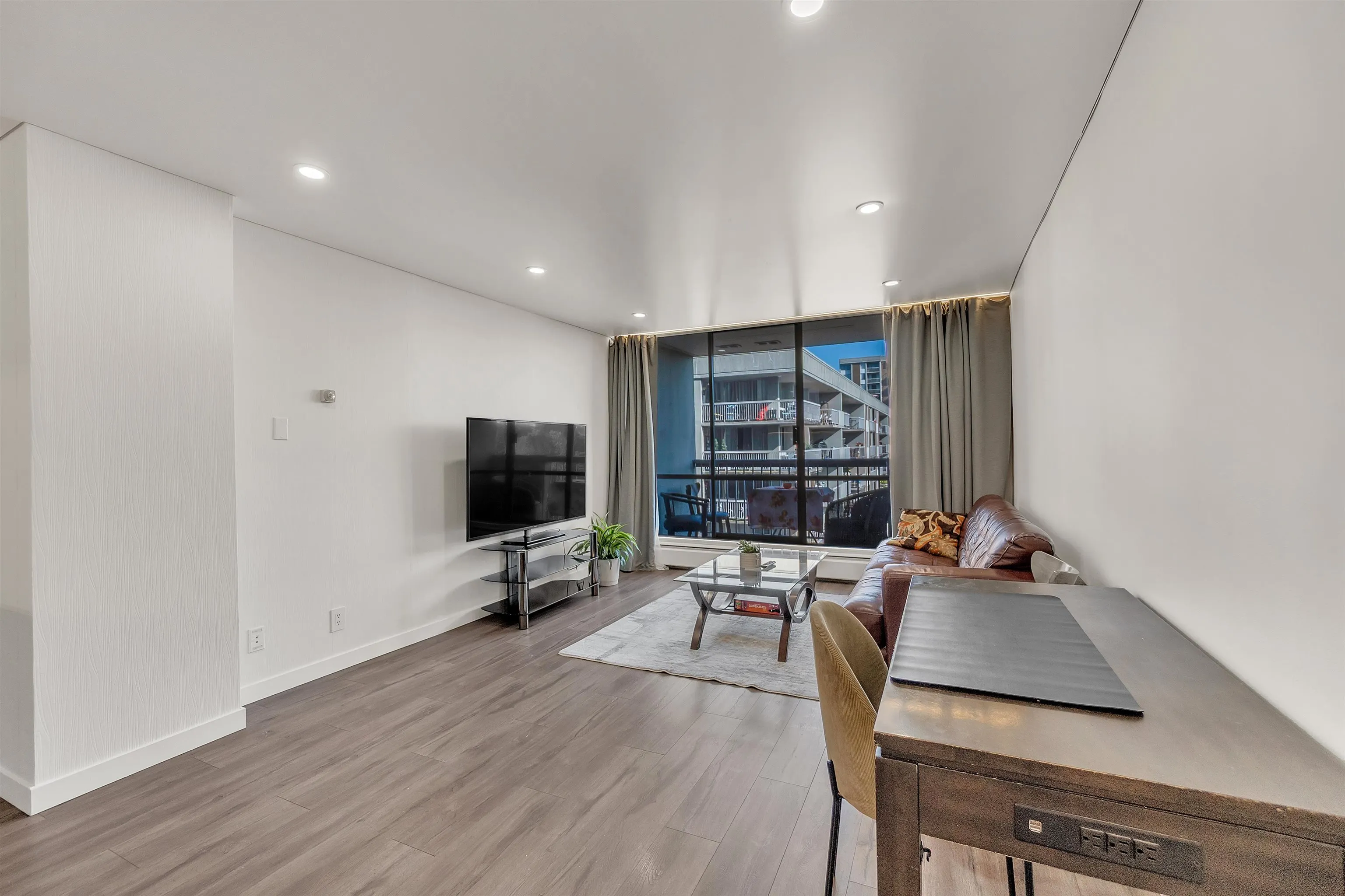 2016 Fullerton Avenue #1207