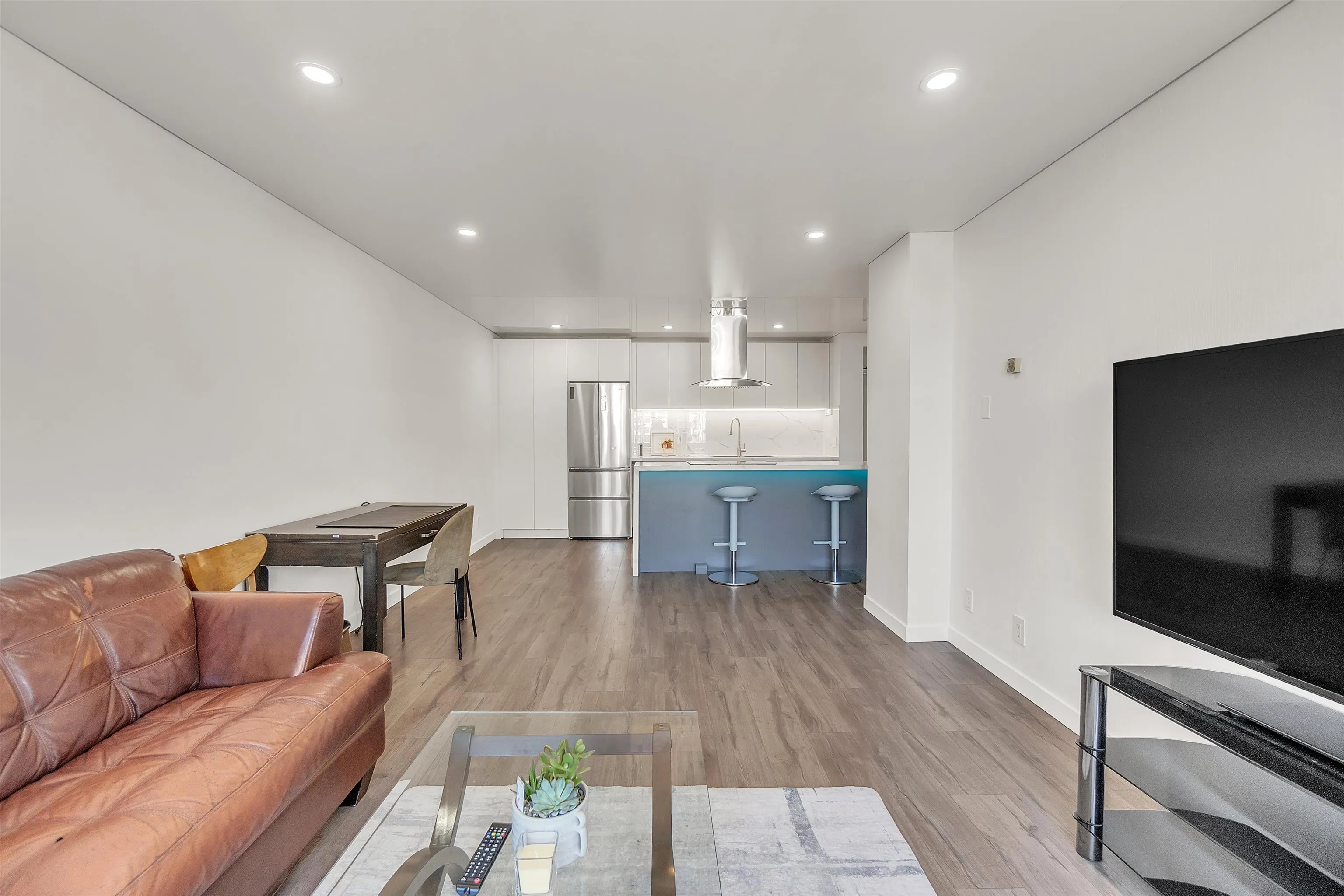 2016 Fullerton Avenue #1207