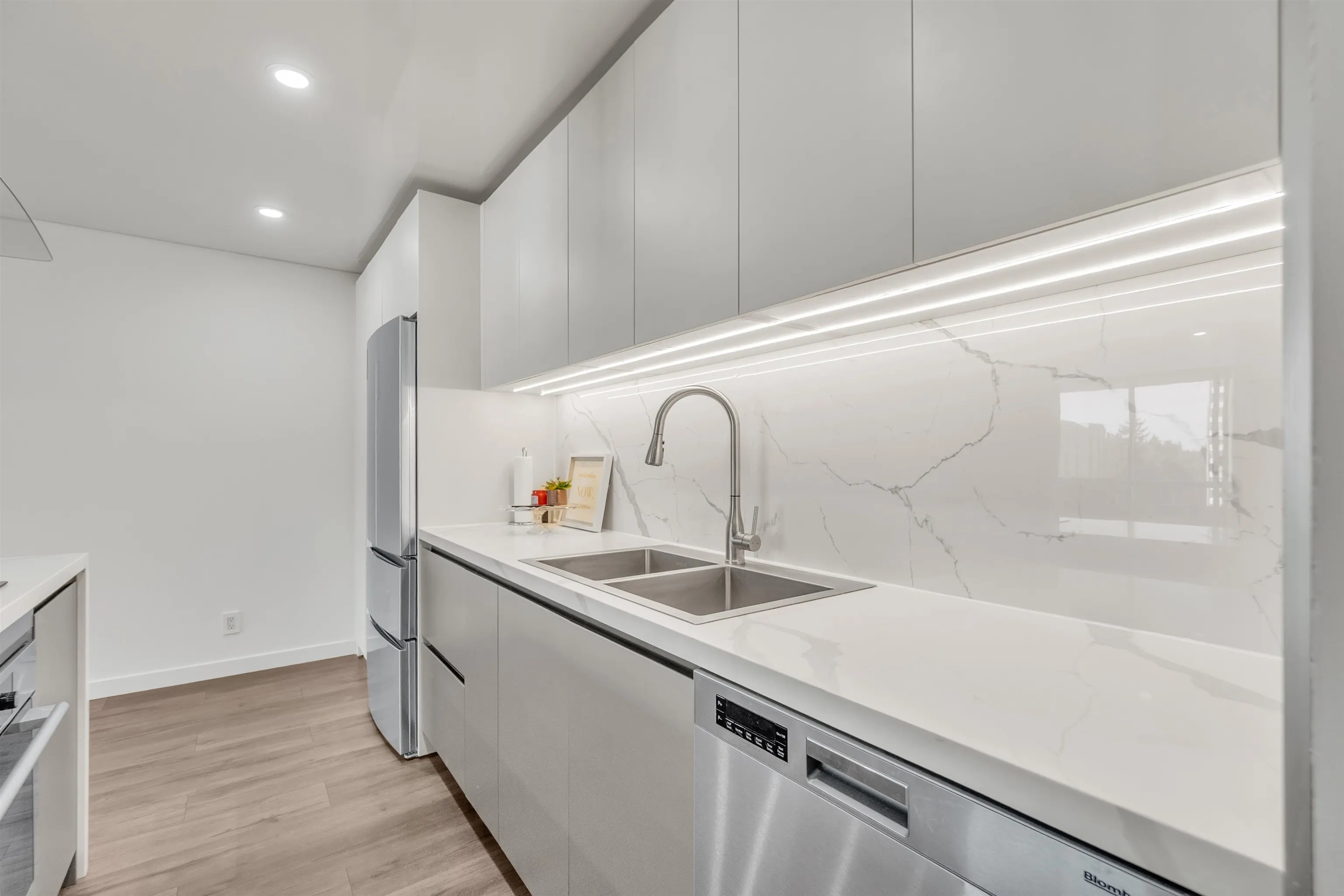 2016 Fullerton Avenue #1207