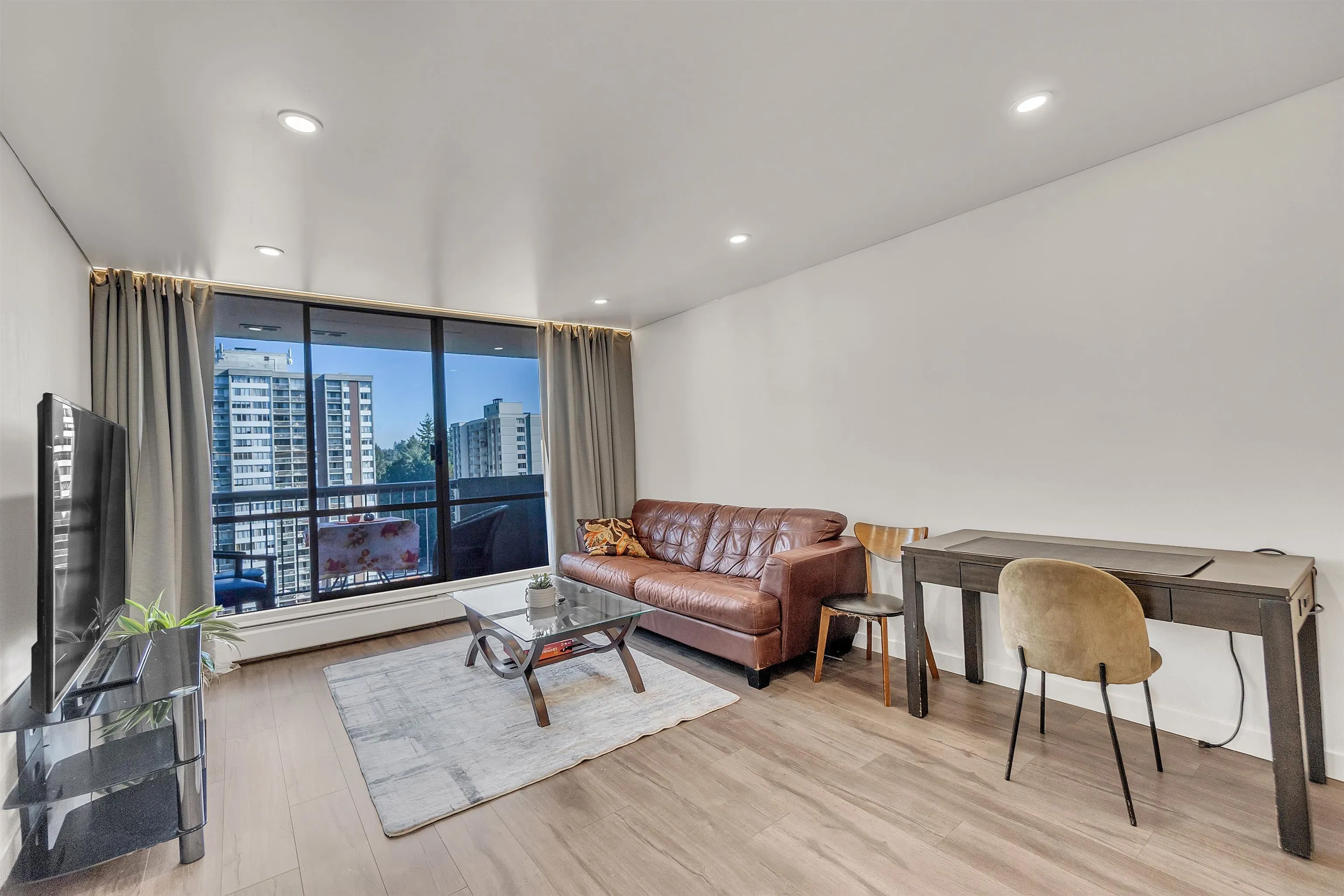 2016 Fullerton Avenue #1207