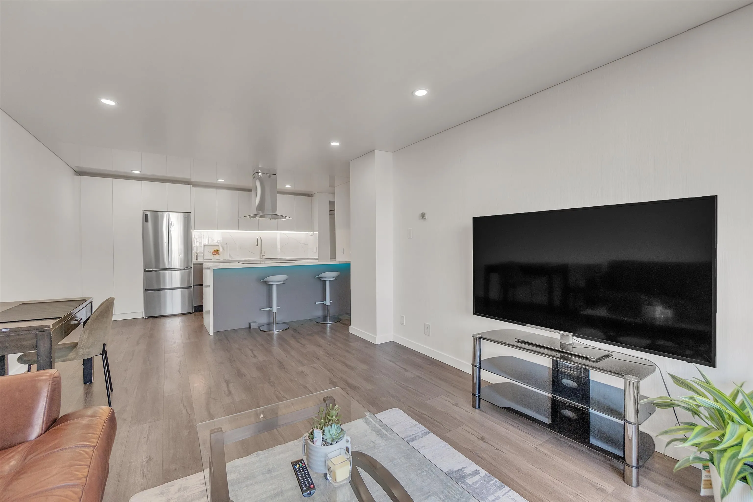 2016 Fullerton Avenue #1207
