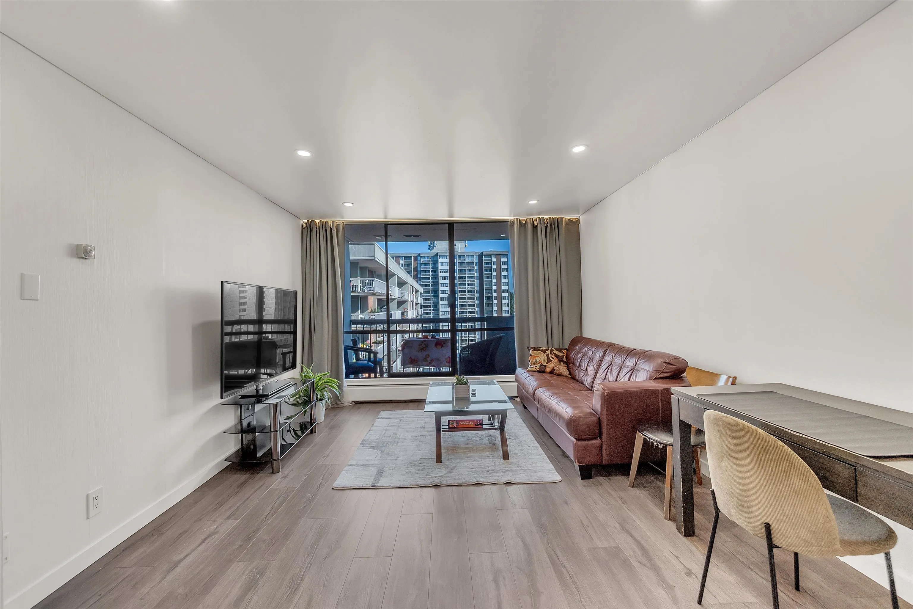 2016 Fullerton Avenue #1207