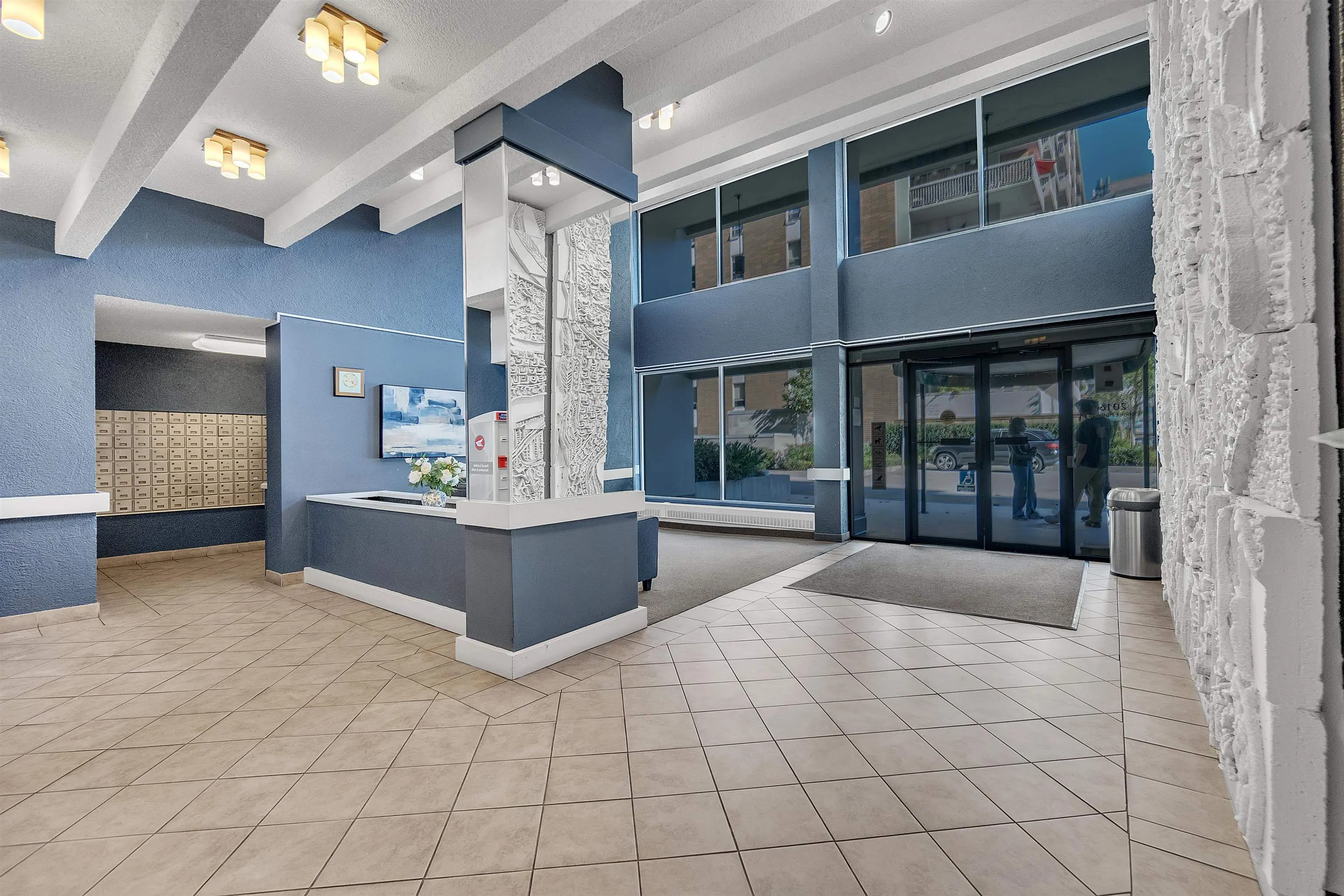 2016 Fullerton Avenue #1207