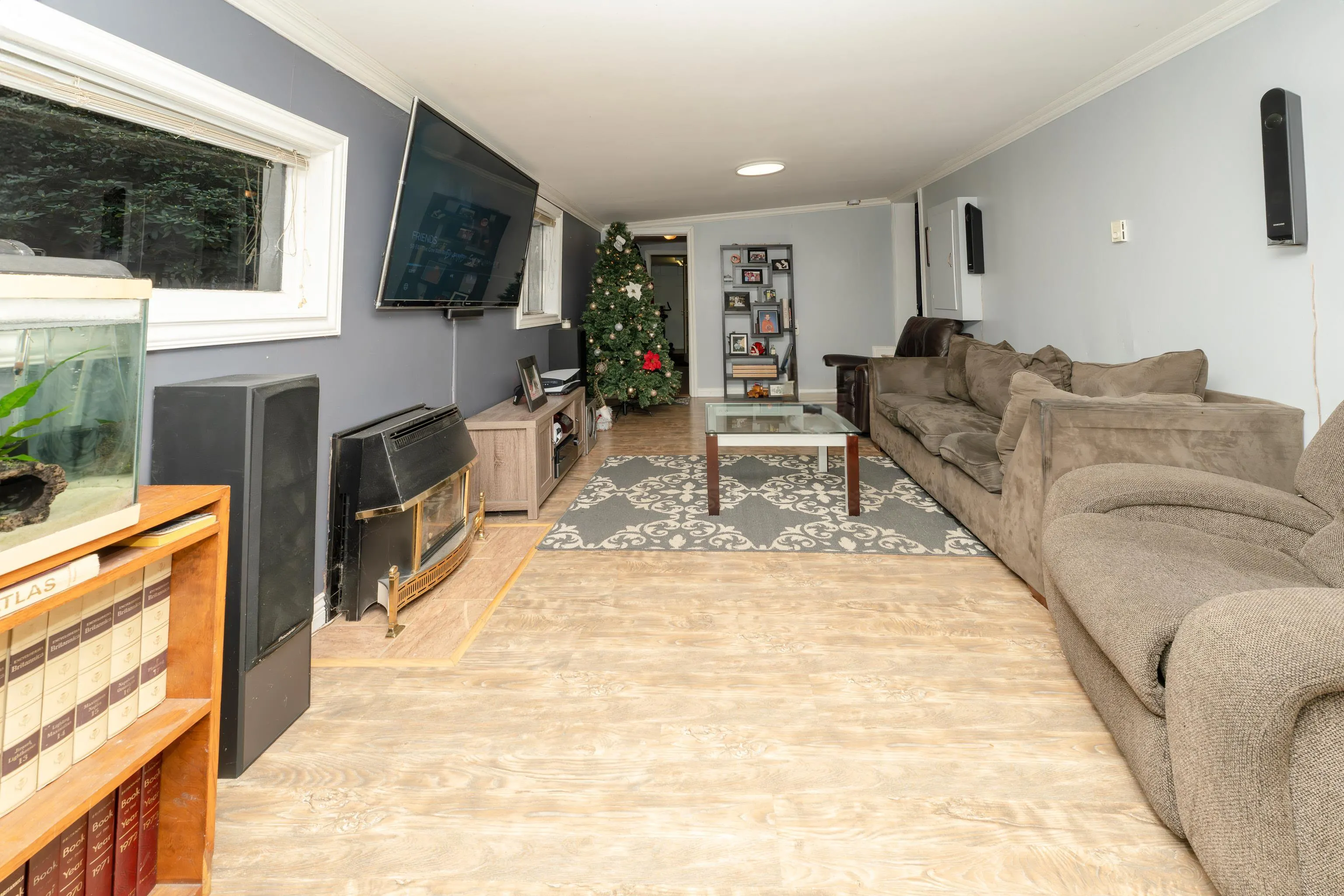 23252 Calvin Crescent