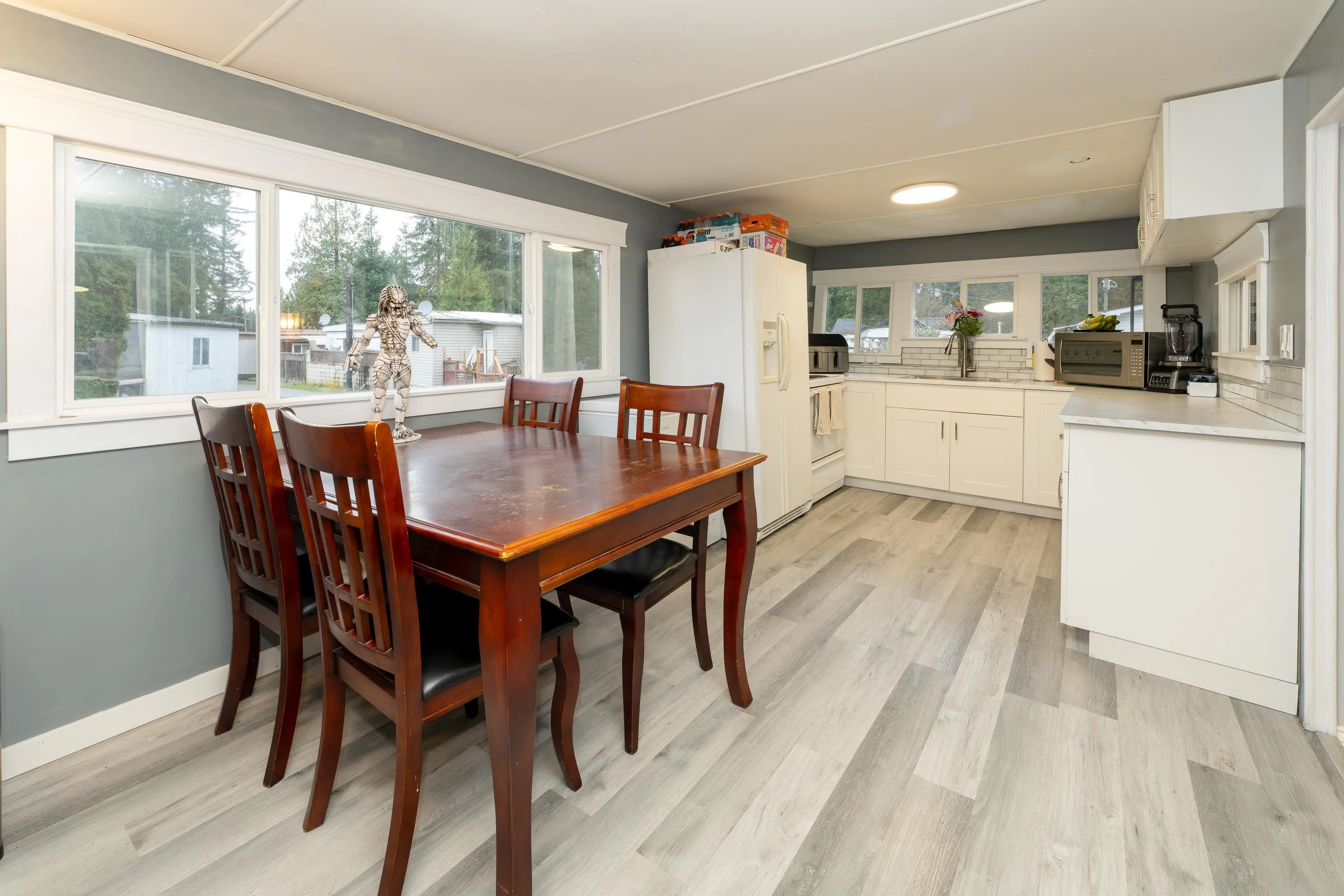 23252 Calvin Crescent
