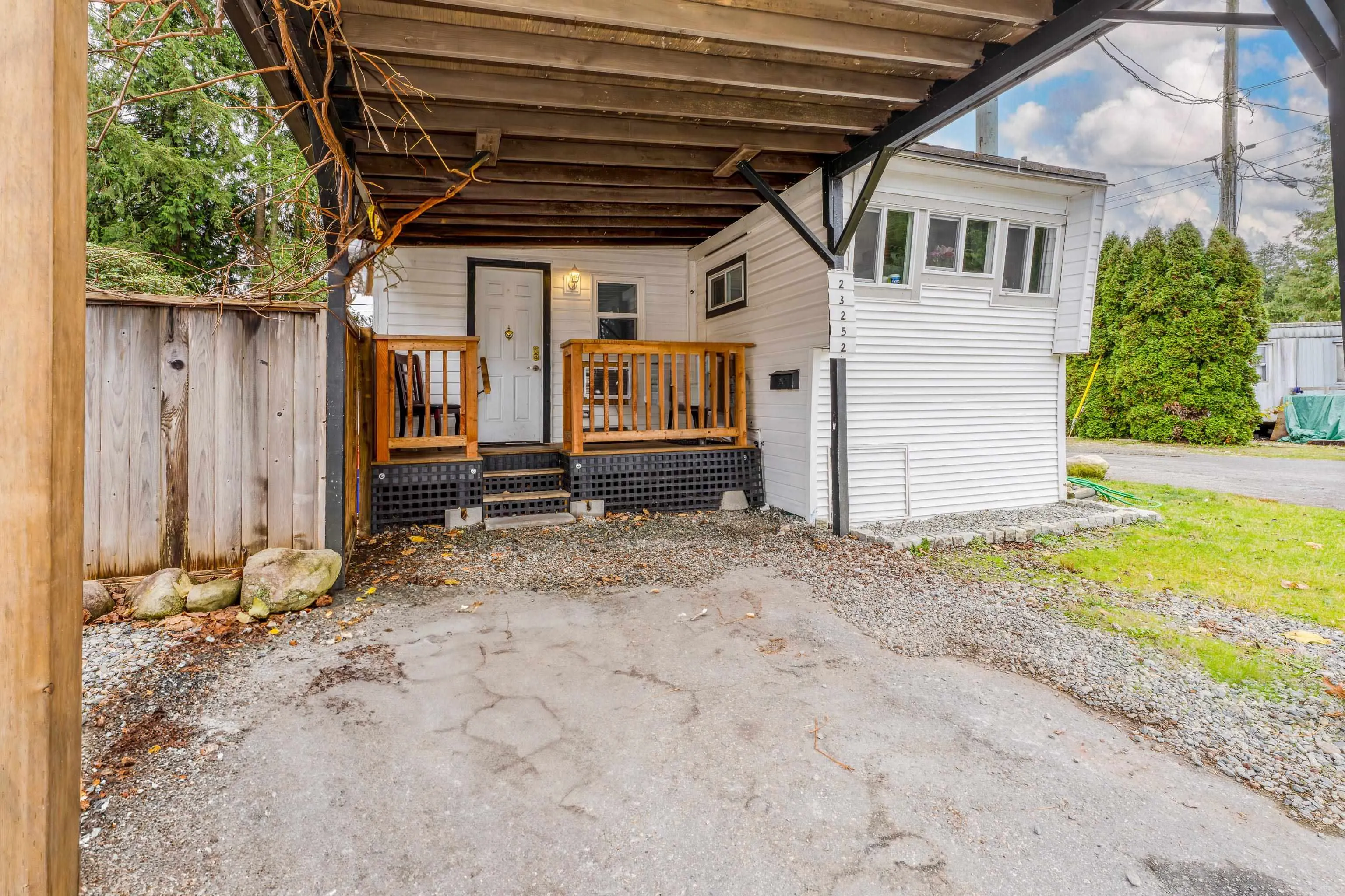 23252 Calvin Crescent