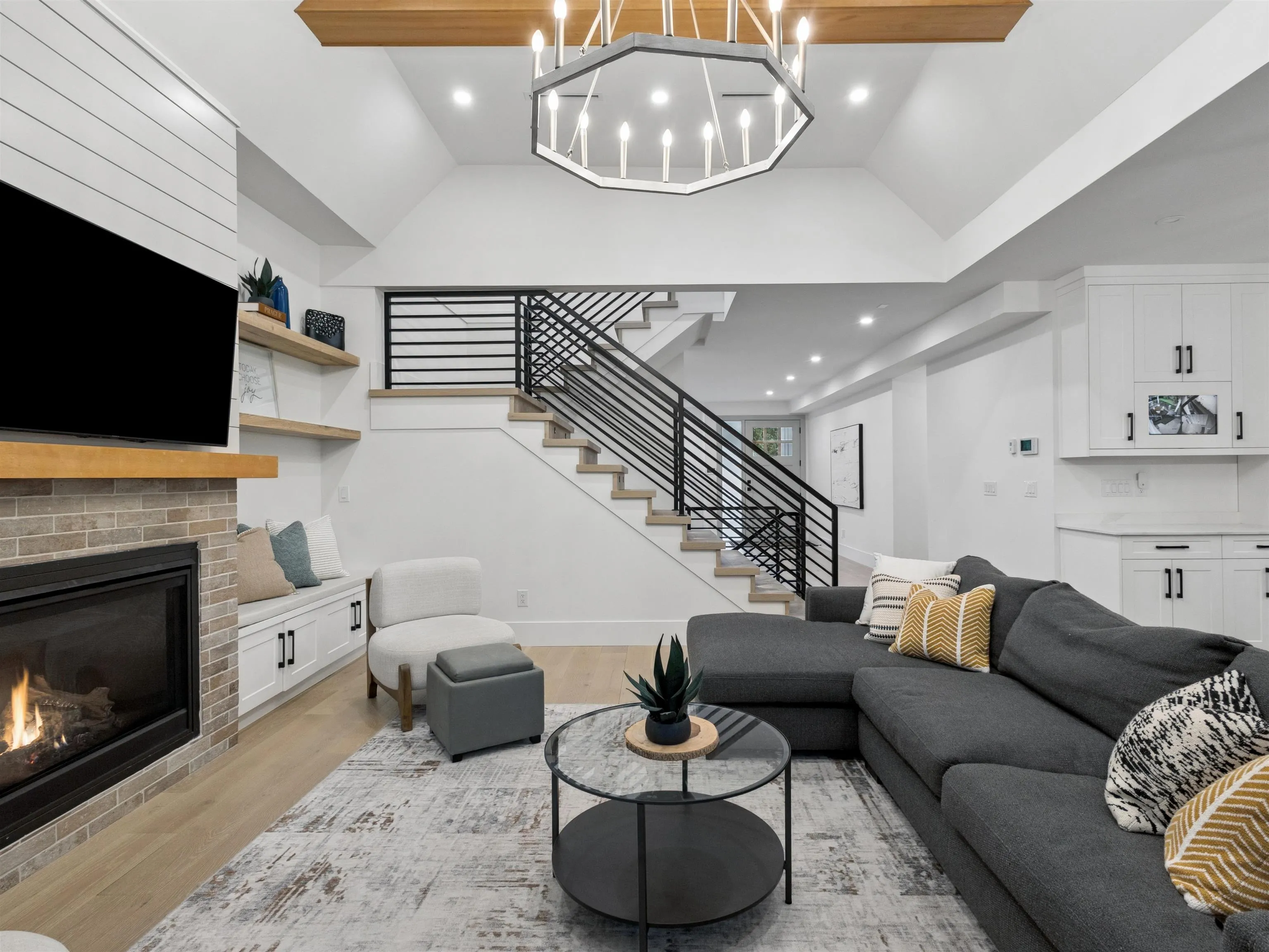 1260 Plateau Drive
