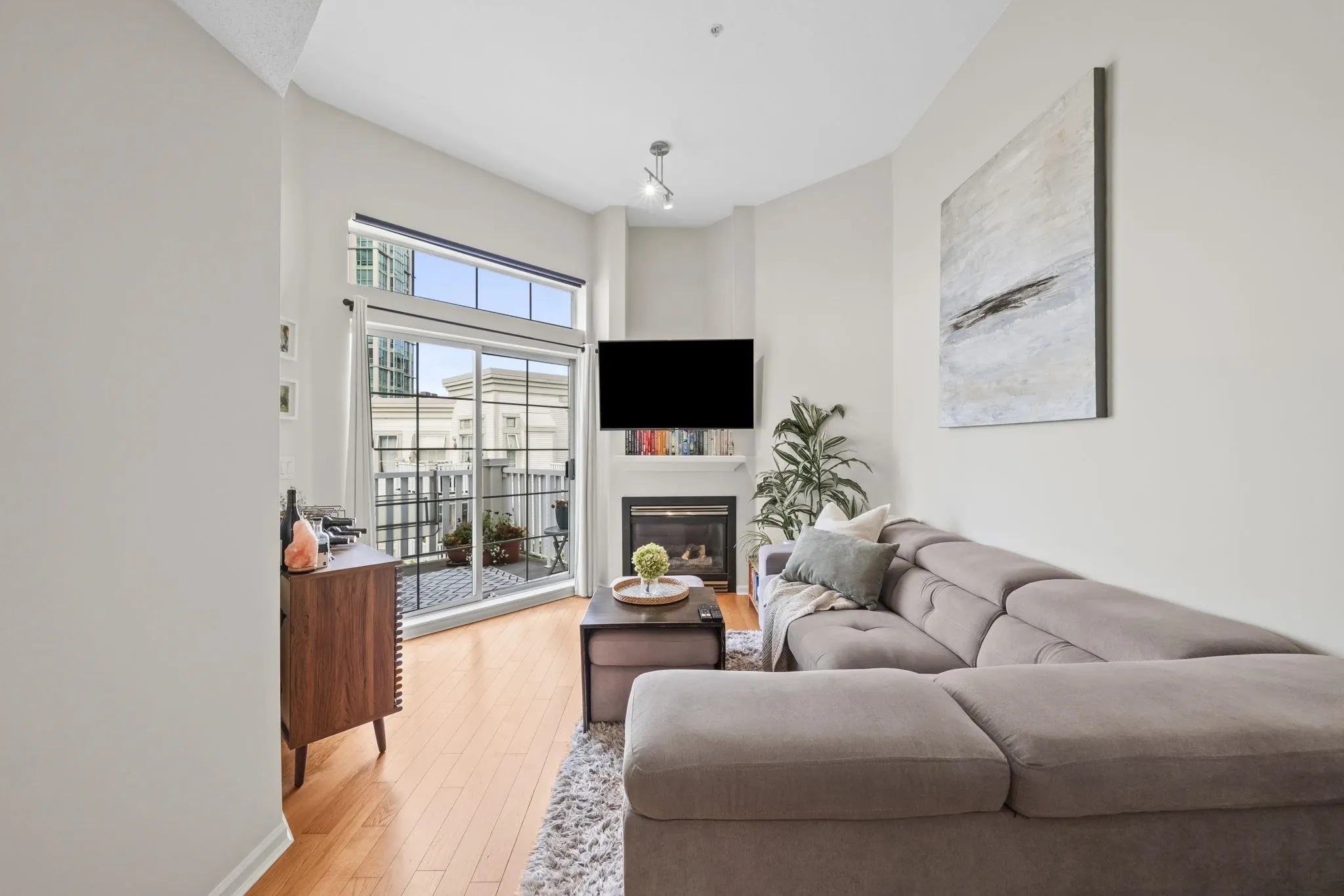 147 E 1st Street #413