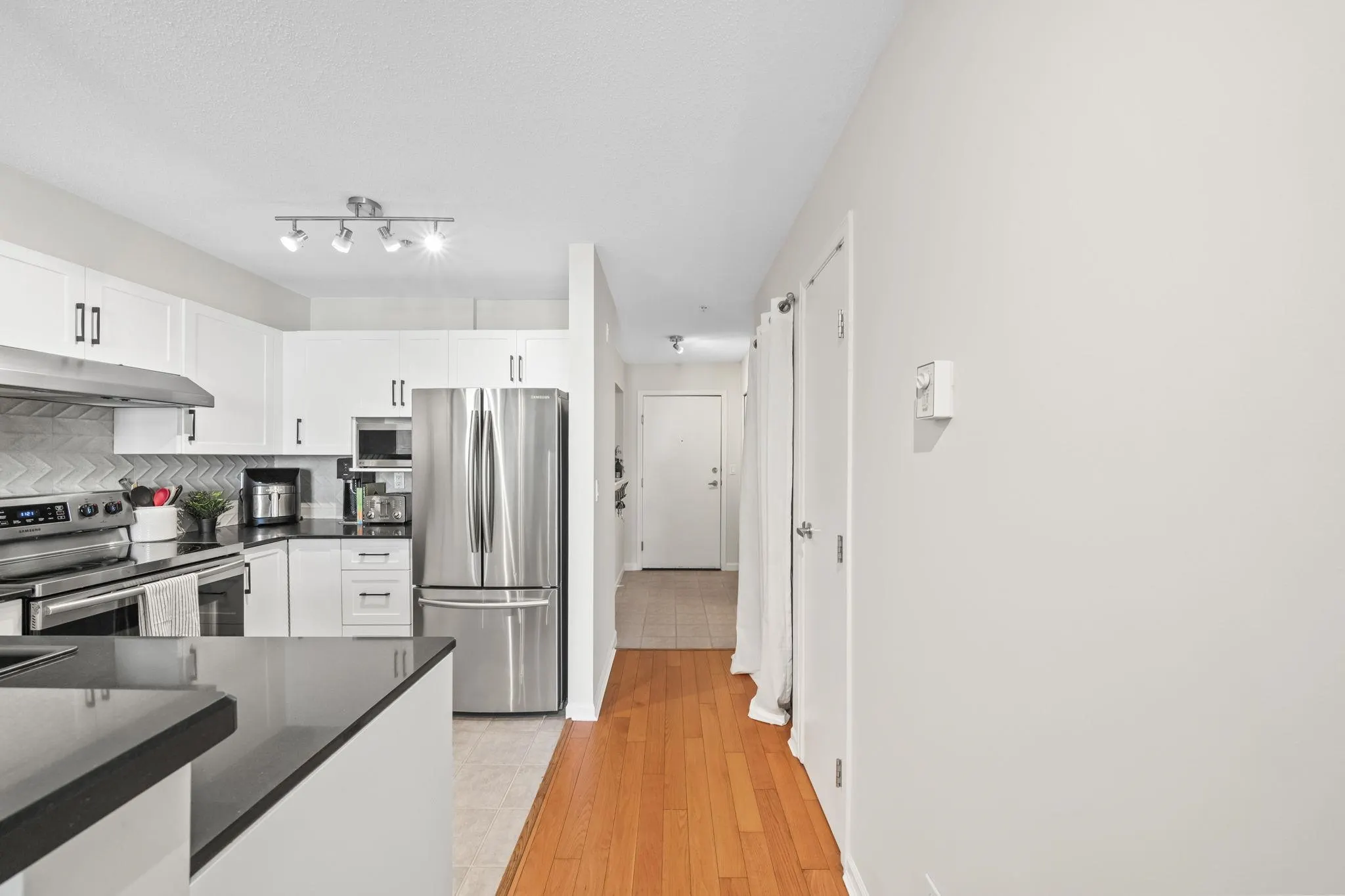 147 E 1st Street #413