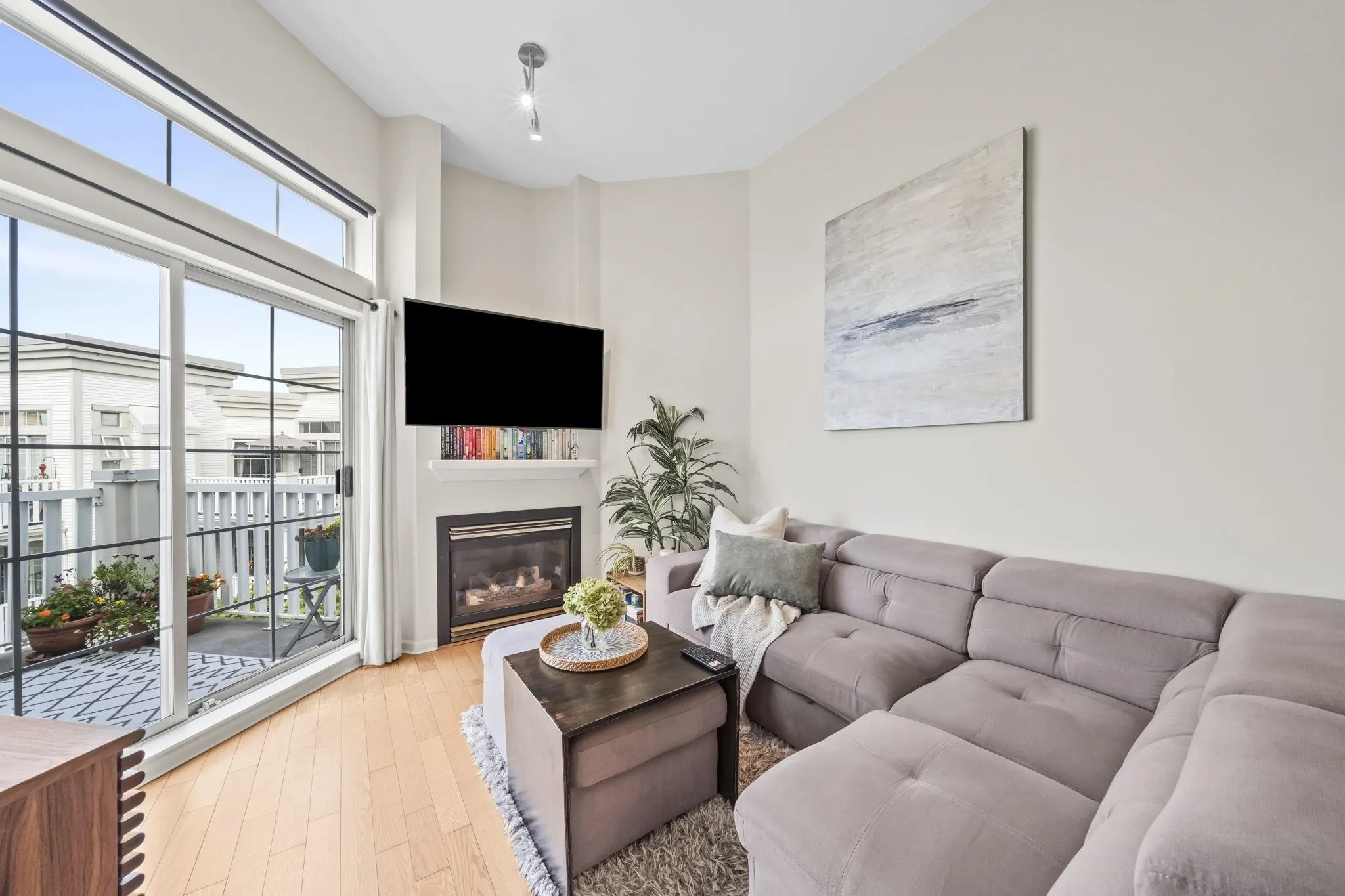 147 E 1st Street #413